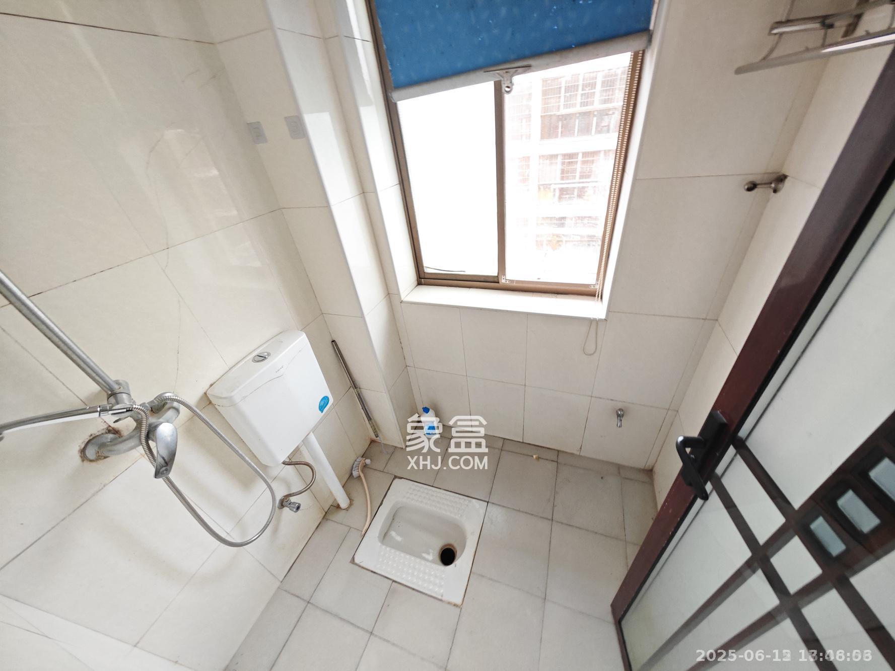 莲湖汽配城 3室2厅1卫 2200.0元/月 莲湖汽配城 3室2厅1卫 2200.0元/月室内图