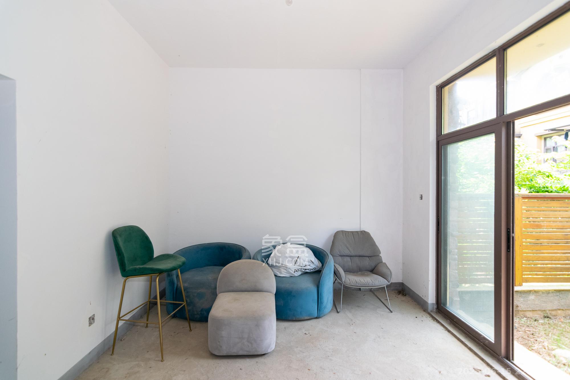 金地三千府（金地湖山樾、金地自在城）  5室2厅3卫    199.0万其他