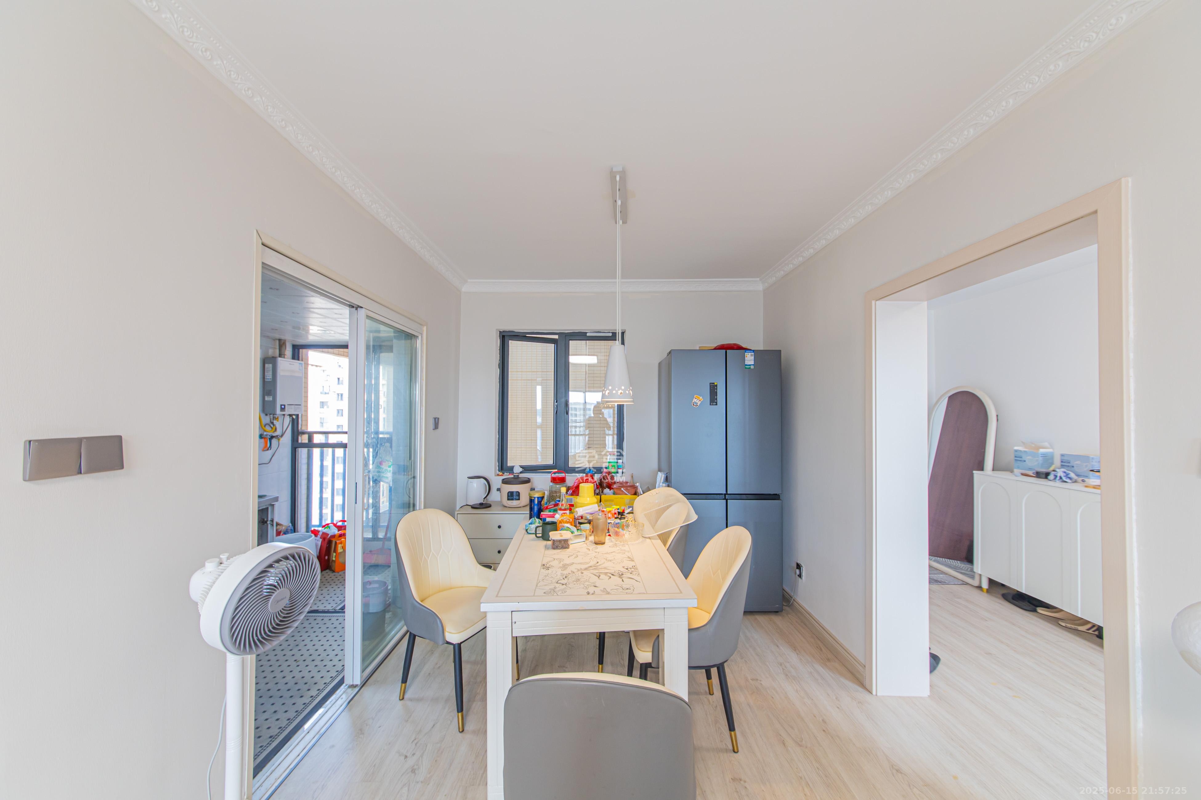 中建芙蓉嘉苑 3室2厅2卫 115.0万 中建芙蓉嘉苑 3室2厅2卫 115.0万客厅