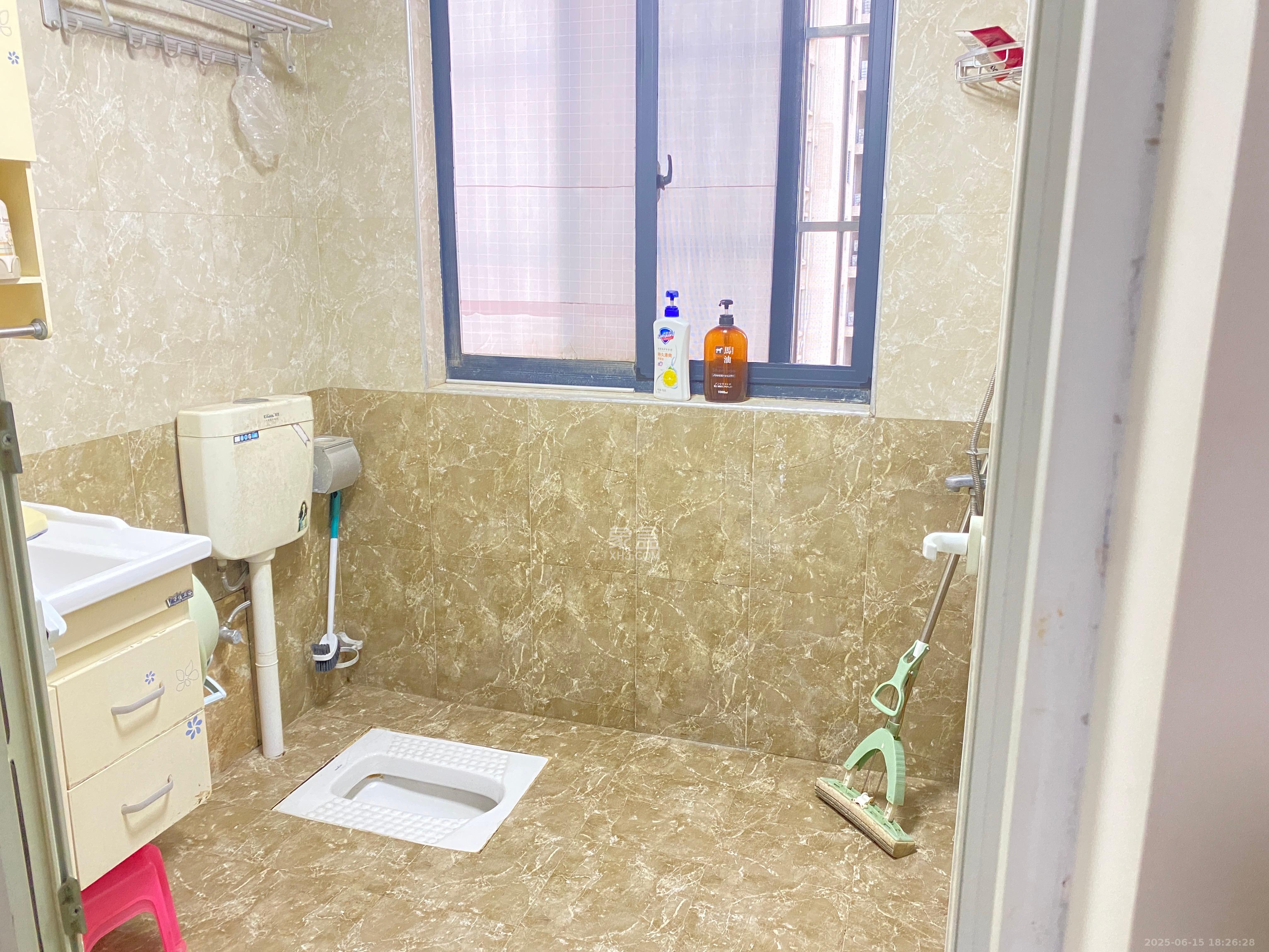 钰龙天下一期  3室2厅2卫   2800.00元/月室内图