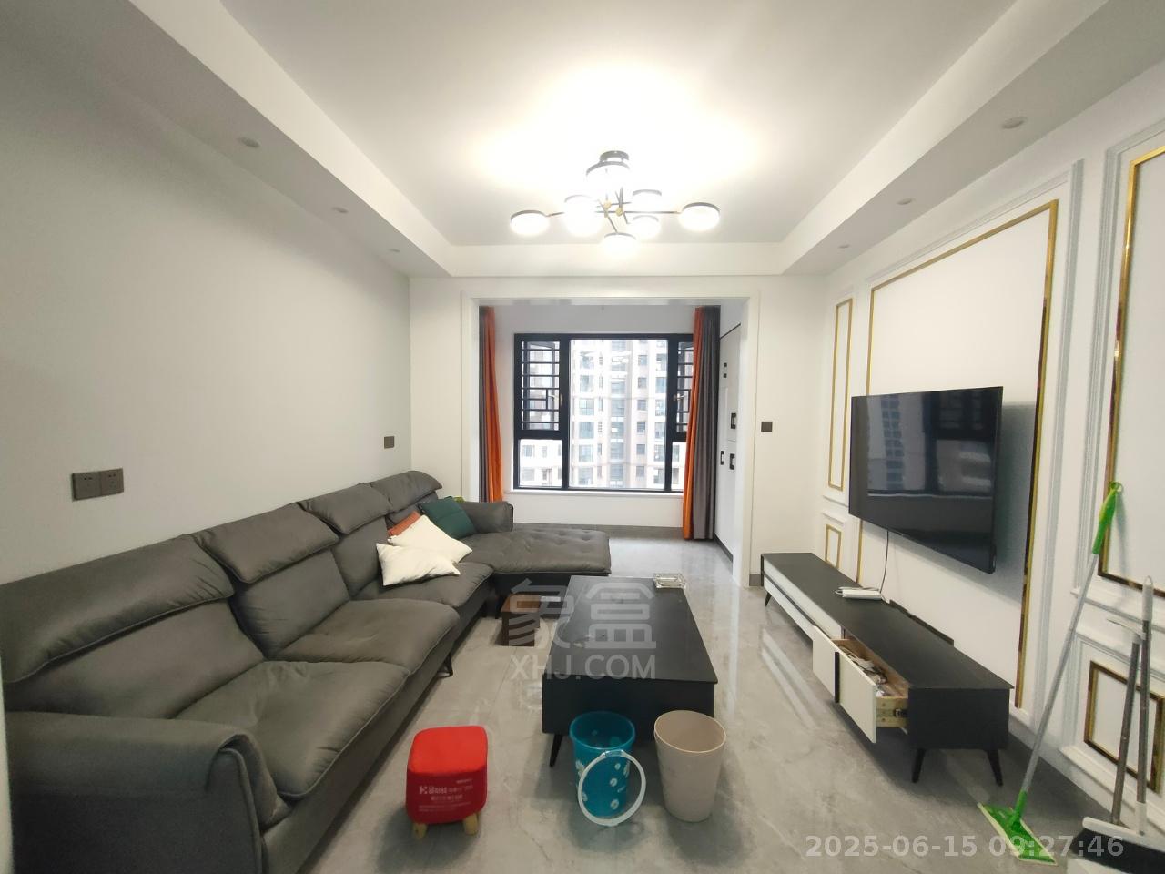 湘银星城  2室2厅1卫    2200.0元/月 湘银星城  2室2厅1卫    2200.0元/月室内图