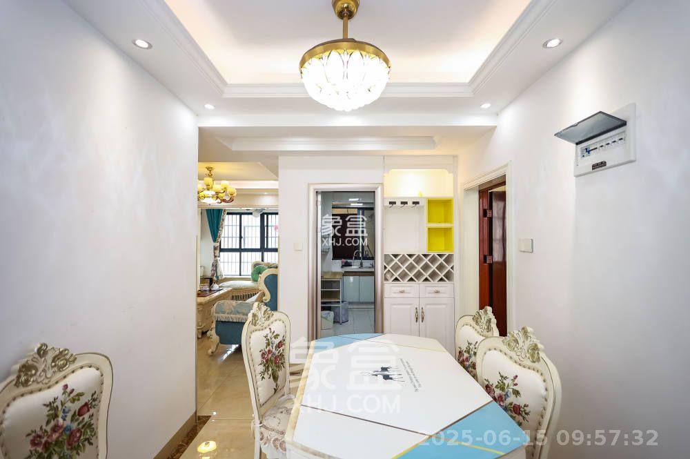 天麓尚层  3室2厅2卫    3200.0元/月室内图