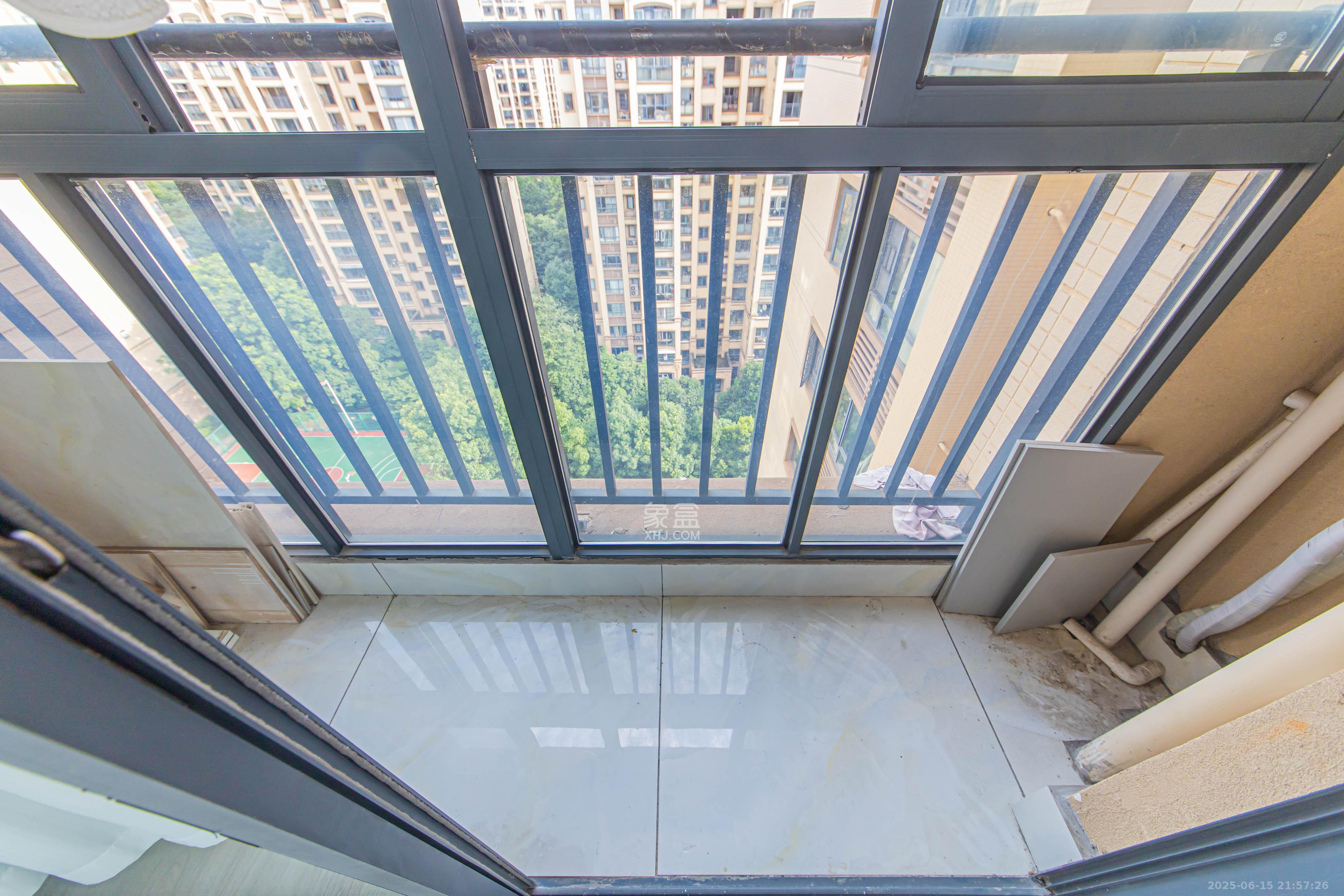 中建芙蓉嘉苑 3室2厅2卫 115.0万 中建芙蓉嘉苑 3室2厅2卫 115.0万阳台