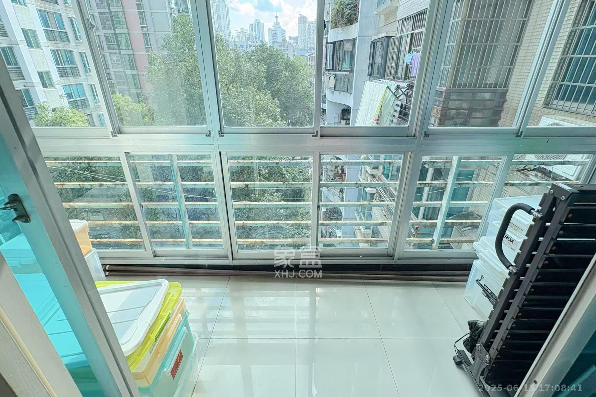 颐美园  3室2厅2卫    100.0万阳台