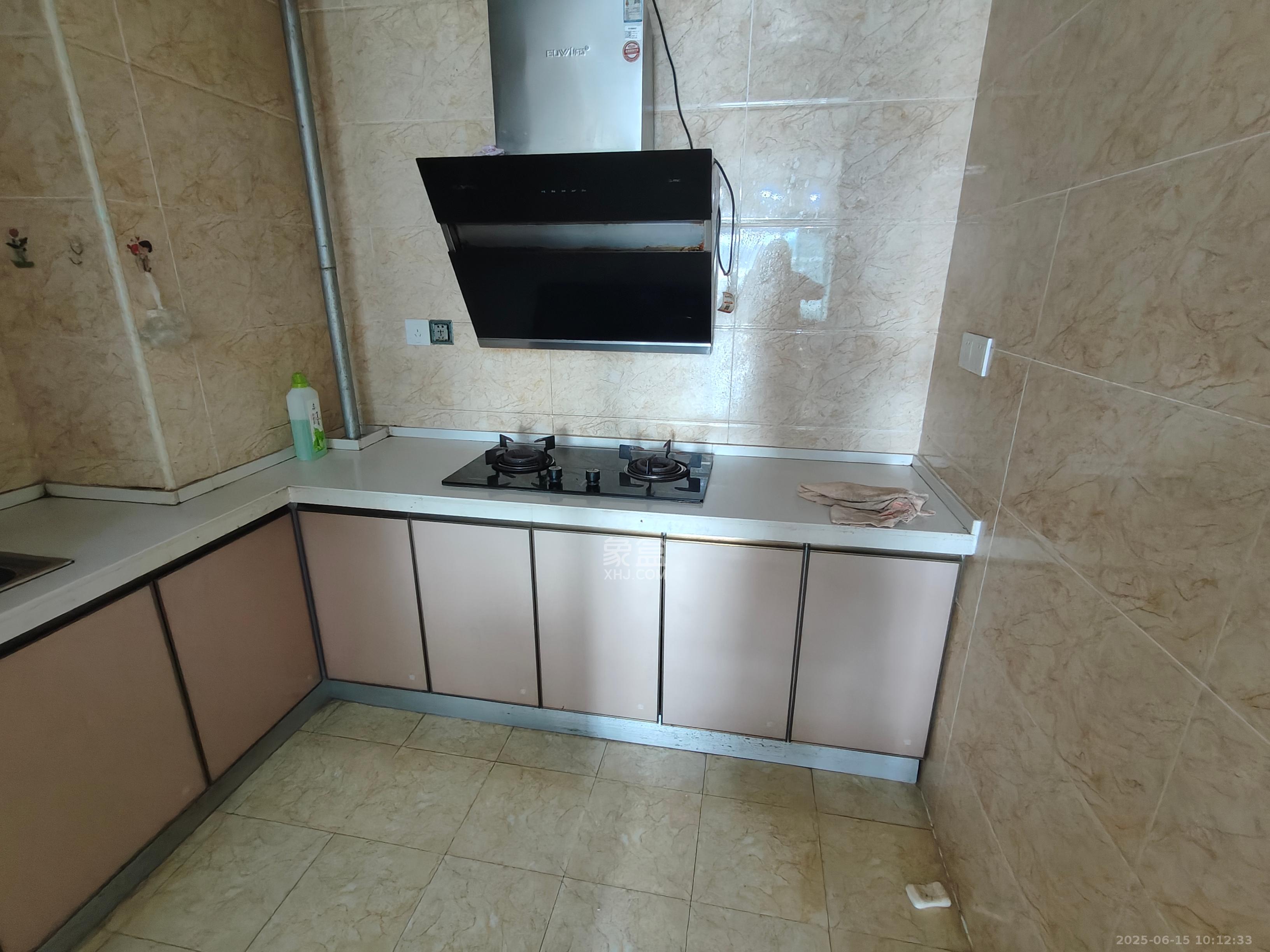 卓越浅水湾  3室2厅2卫   2200.00元/月室内图