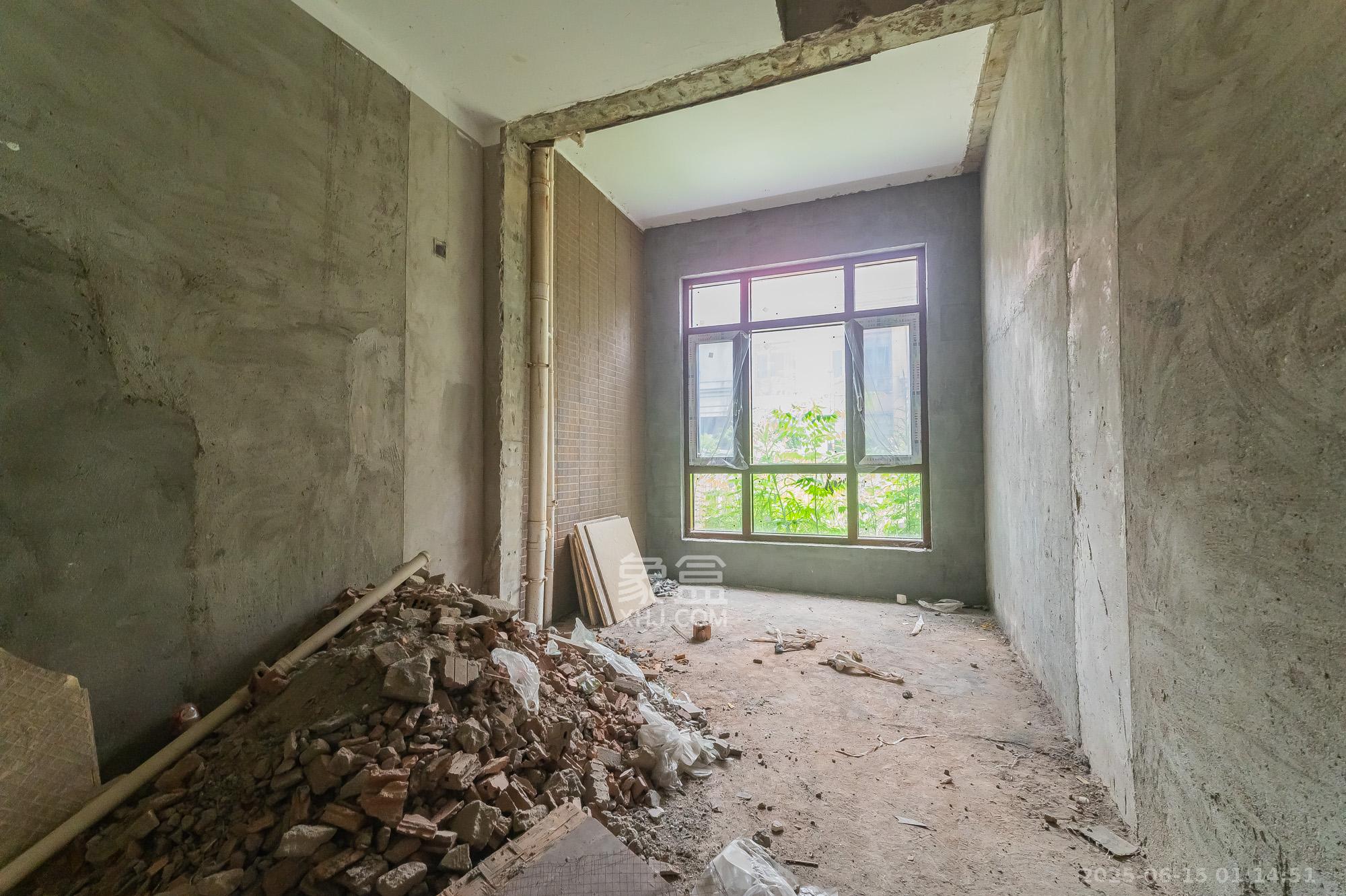 深业睿城 6室2厅5卫 650.0万 深业睿城 6室2厅5卫 650.0万其他