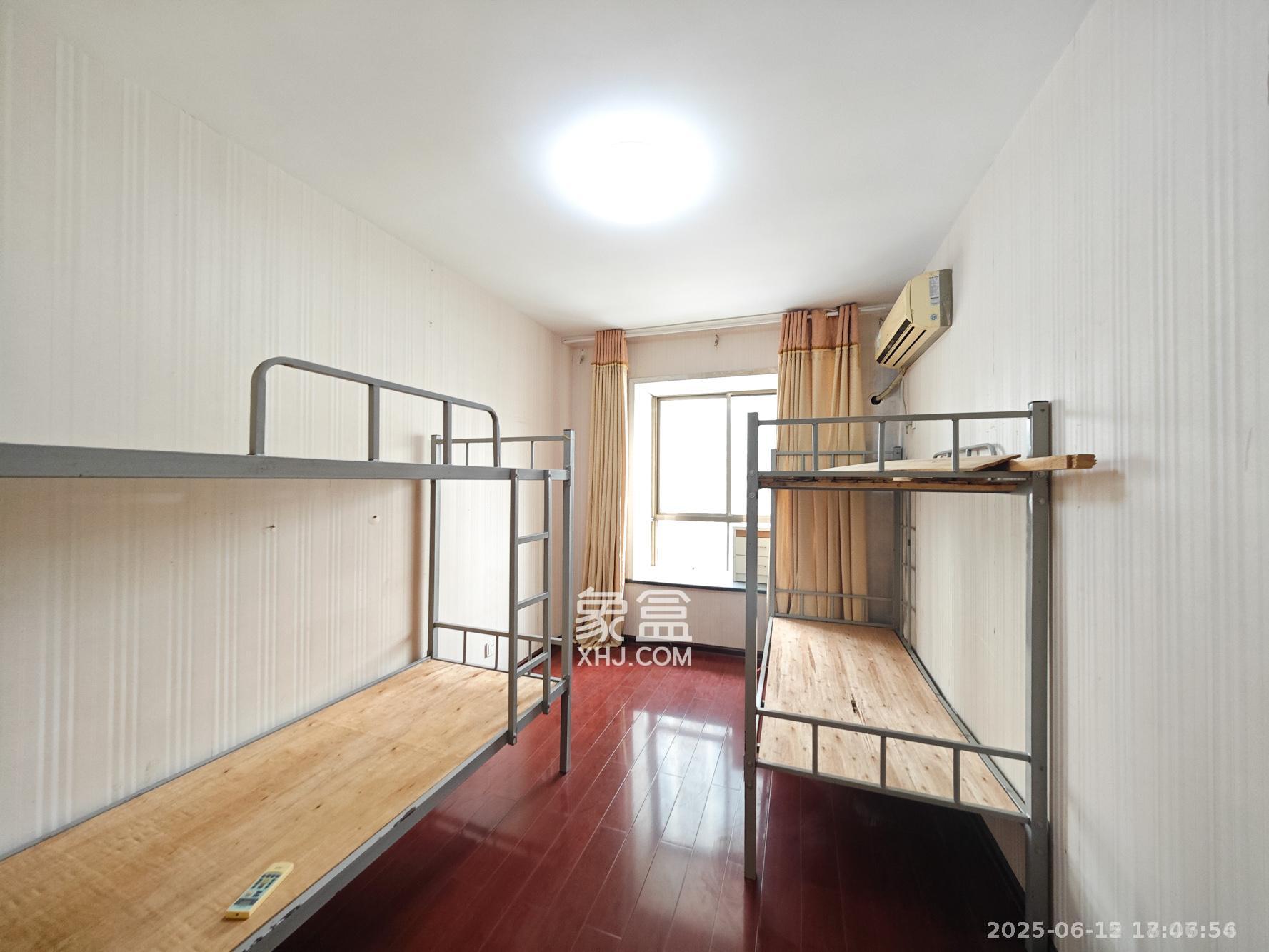 莲湖汽配城 3室2厅1卫 2200.0元/月 莲湖汽配城 3室2厅1卫 2200.0元/月室内图