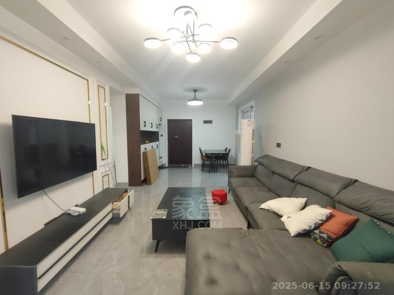 湘银星城  2室2厅1卫    2200.0元/月 湘银星城  2室2厅1卫    2200.0元/月室内图