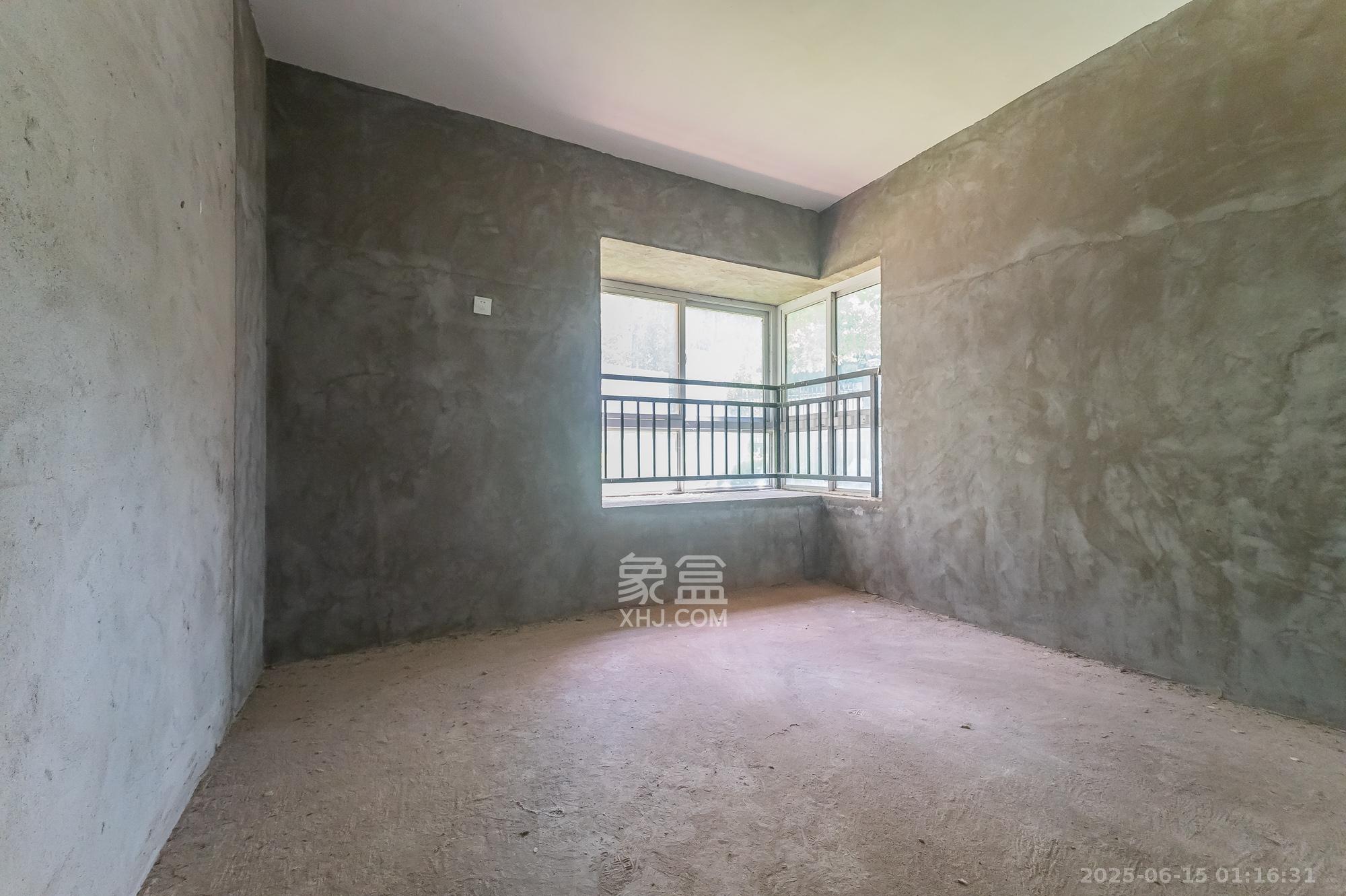 东方航标  3室2厅1卫    55.8万 东方航标  3室2厅1卫    55.8万其他