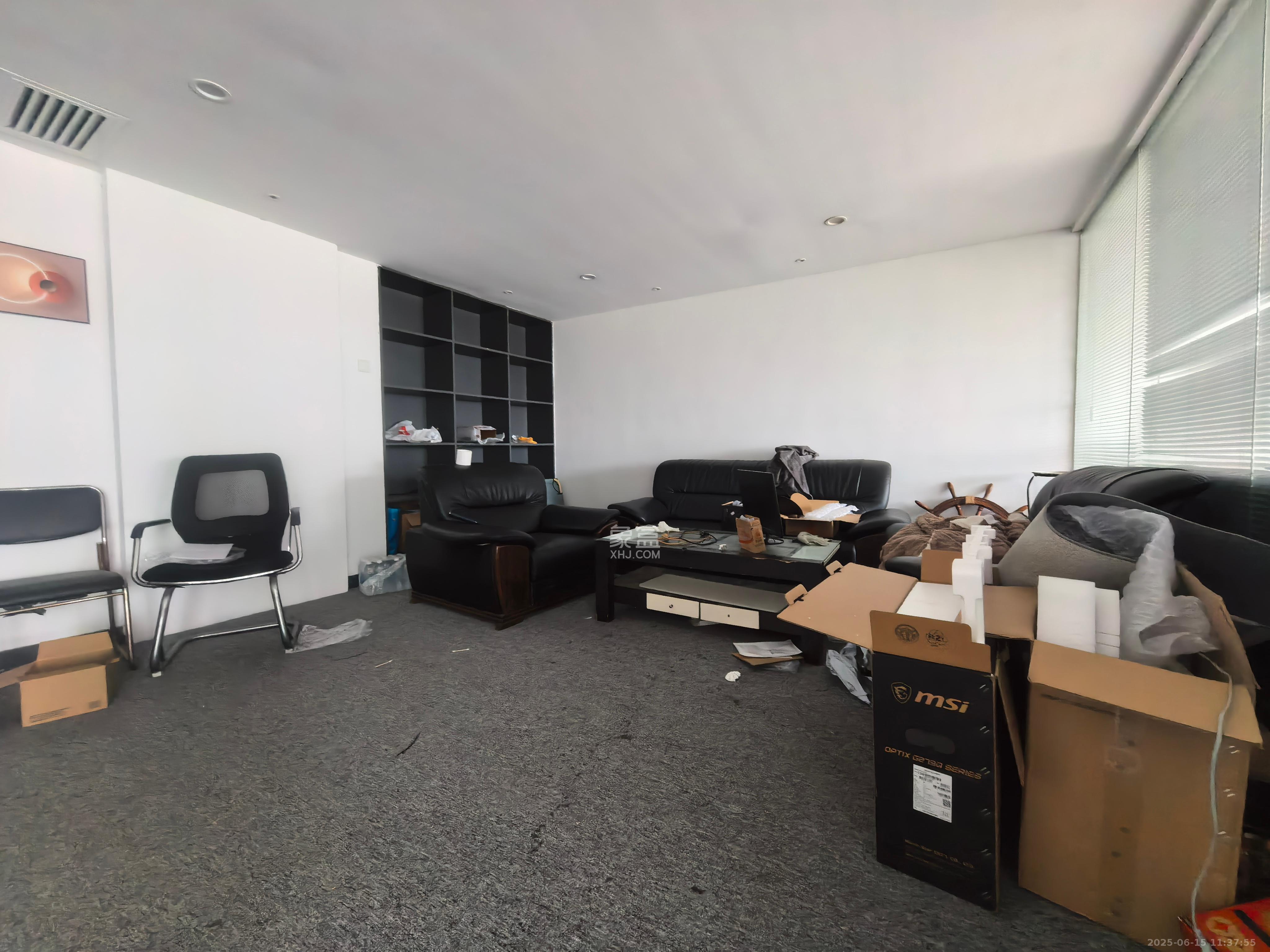 东一国际  1室2厅1卫    6500.0元/月室内图