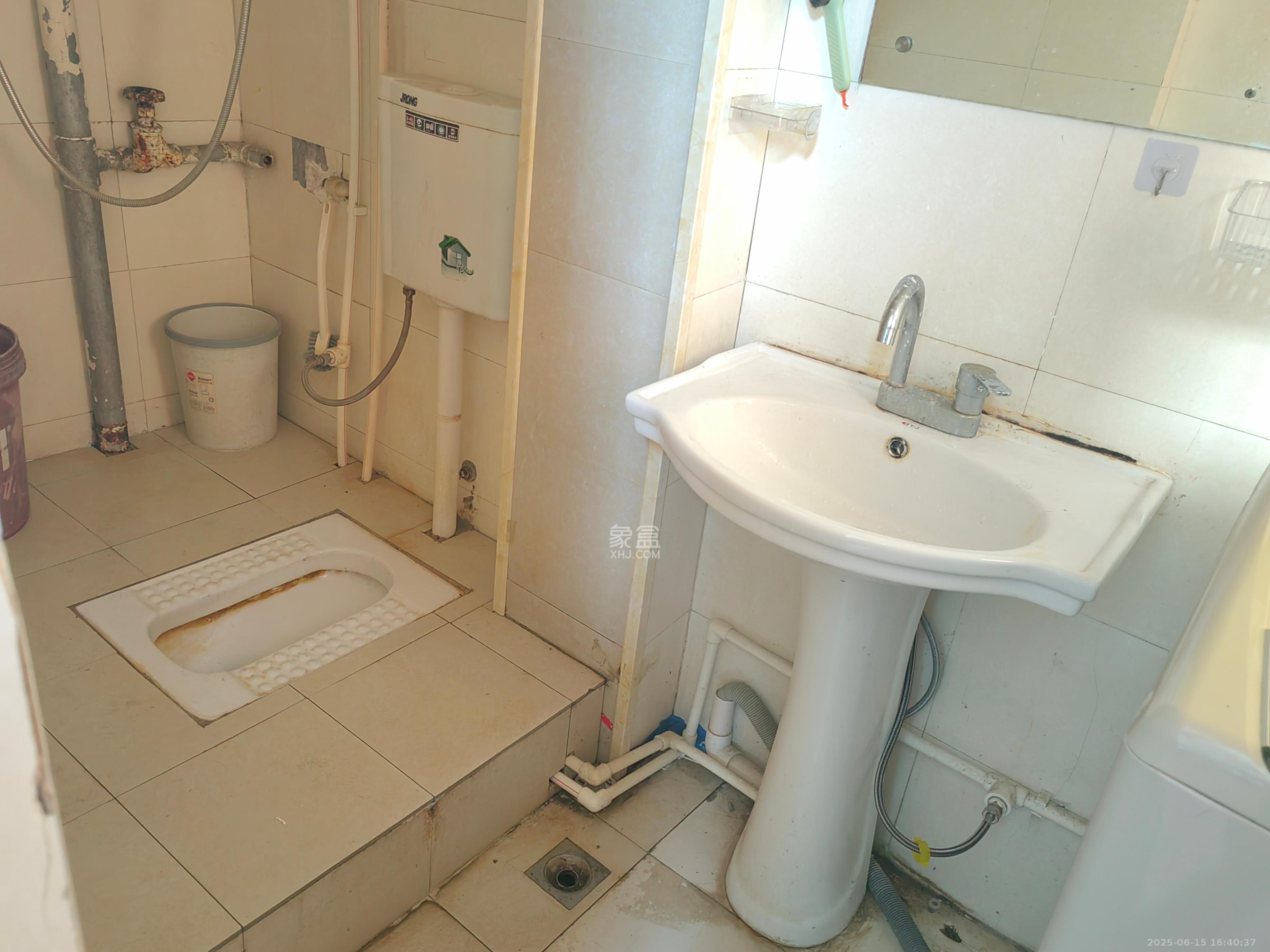 化工宿舍 2室1厅1卫 1800.0元/月 化工宿舍 2室1厅1卫 1800.0元/月室内图