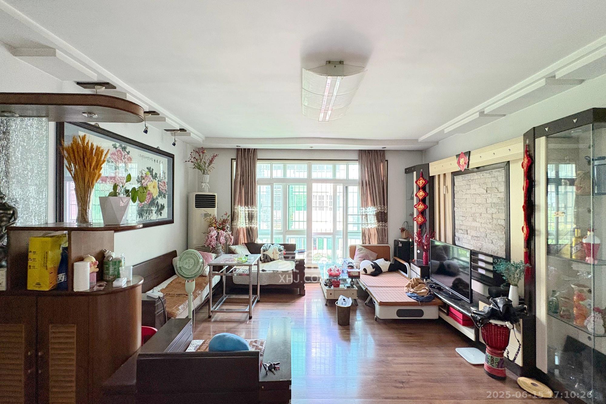 金利苑 3室2厅2卫 59.0万 金利苑 3室2厅2卫 59.0万客厅