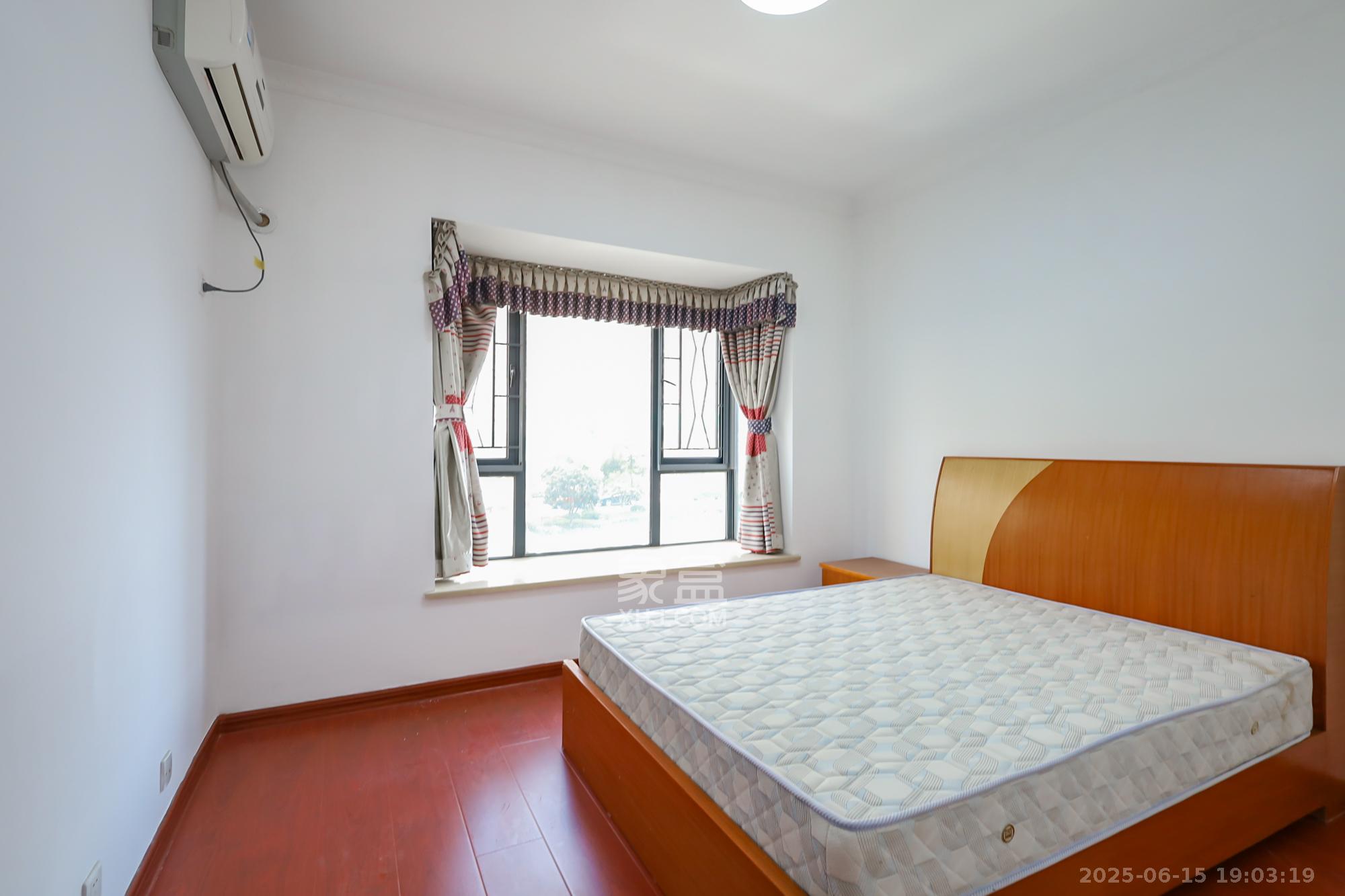 钰龙天下一期  3室2厅1卫    240.0万 钰龙天下一期  3室2厅1卫    240.0万卧室