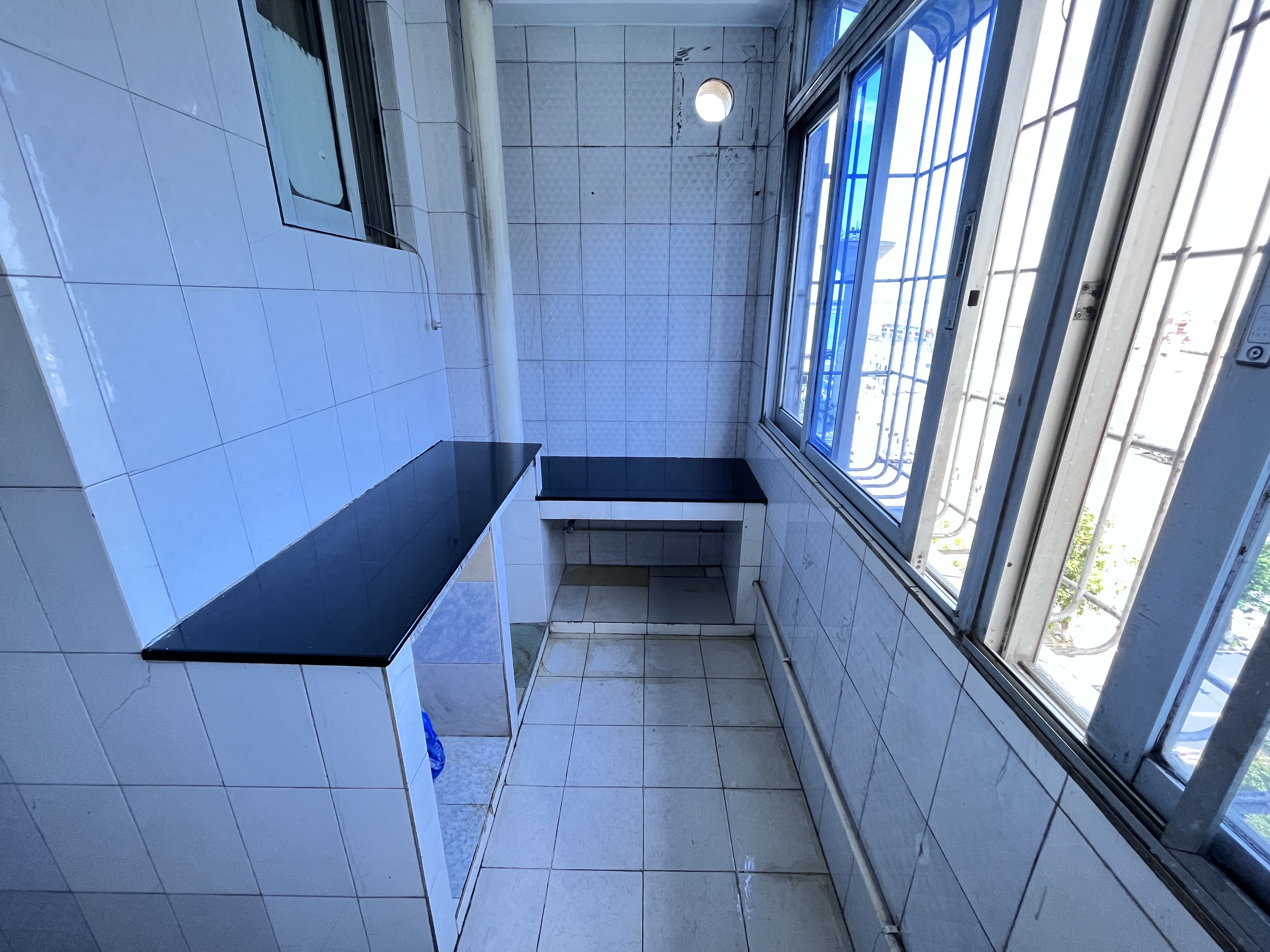 爱华小区 3室2厅1卫 2300.0元/月 爱华小区 3室2厅1卫 2300.0元/月室内图