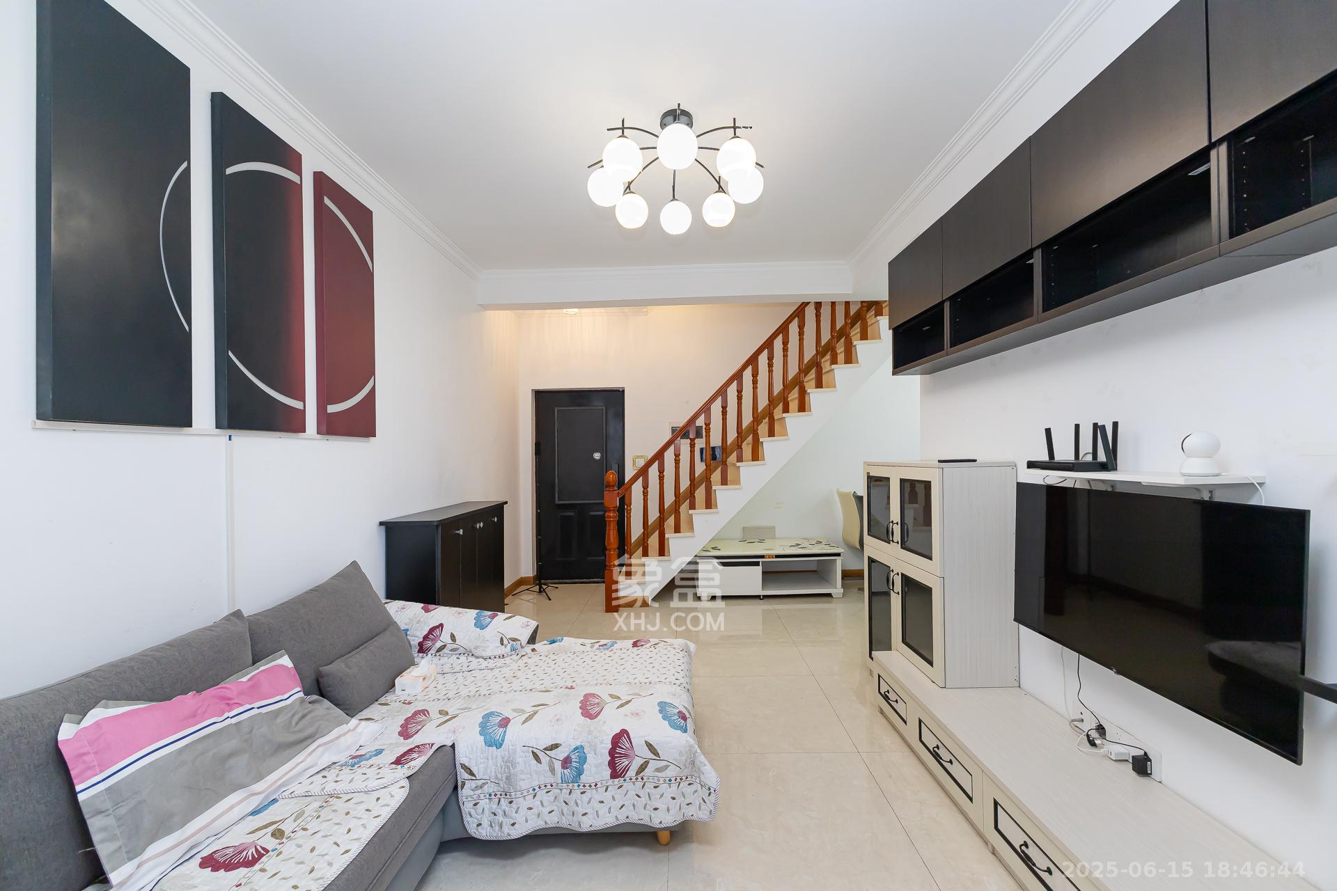 勤诚达新界  3室2厅1卫    80.0万 勤诚达新界  3室2厅1卫    80.0万客厅