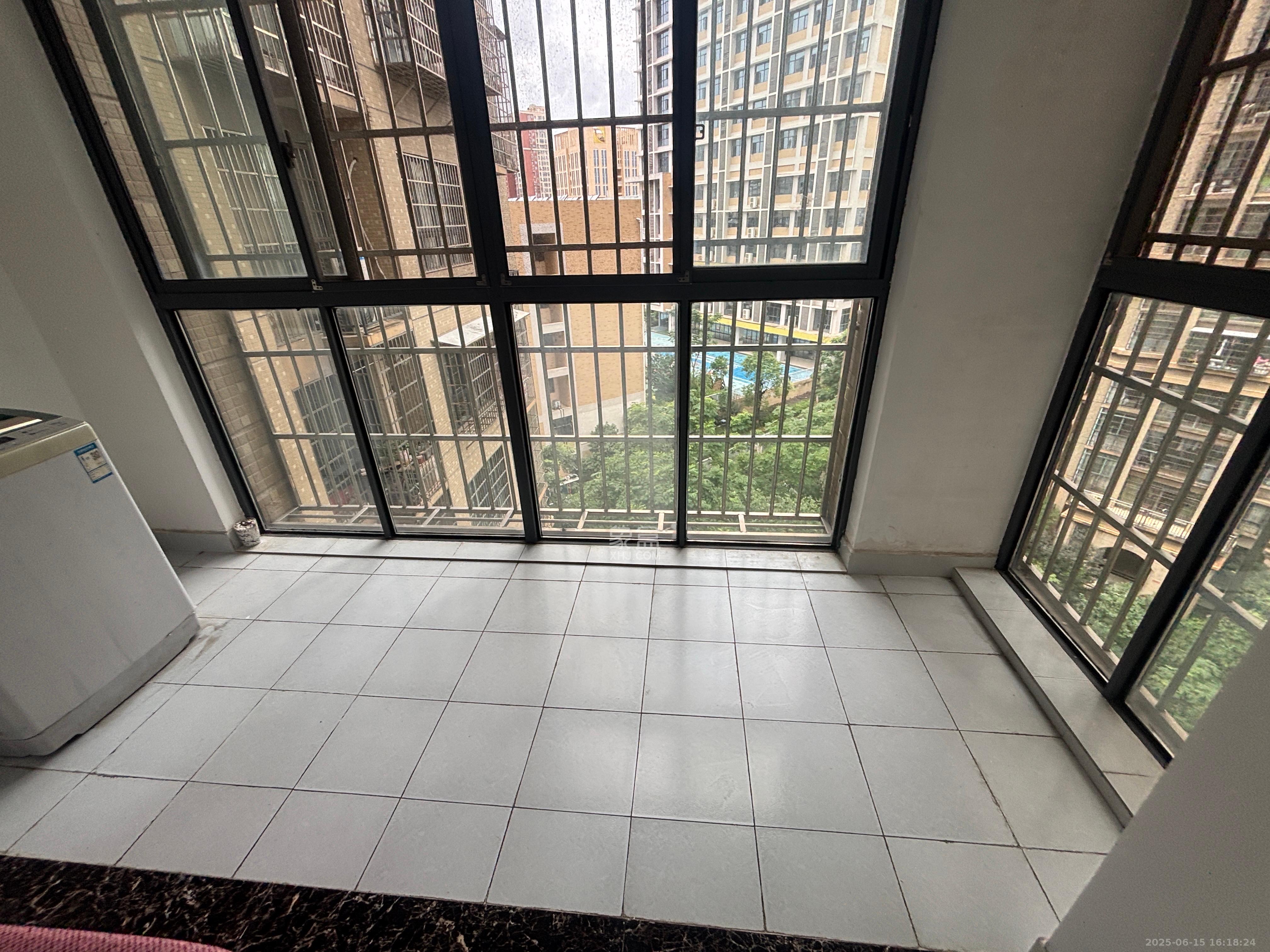 光明城市(星辰青年城) 4室2厅1卫 2400.0元/月 光明城市(星辰青年城) 4室2厅1卫 2400.0元/月室内图