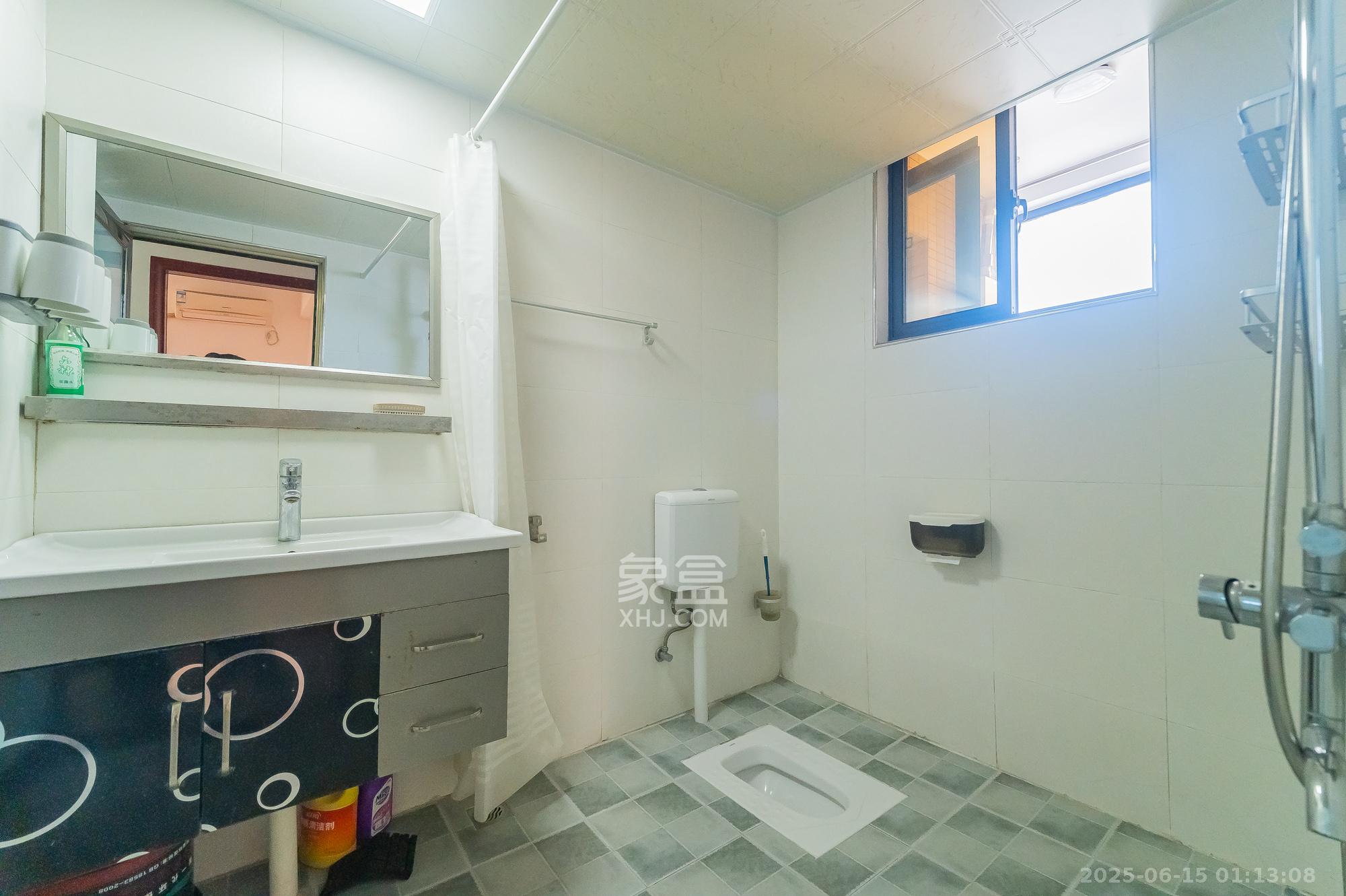 深业睿城  3室2厅1卫    92.0万 深业睿城  3室2厅1卫    92.0万卫生间