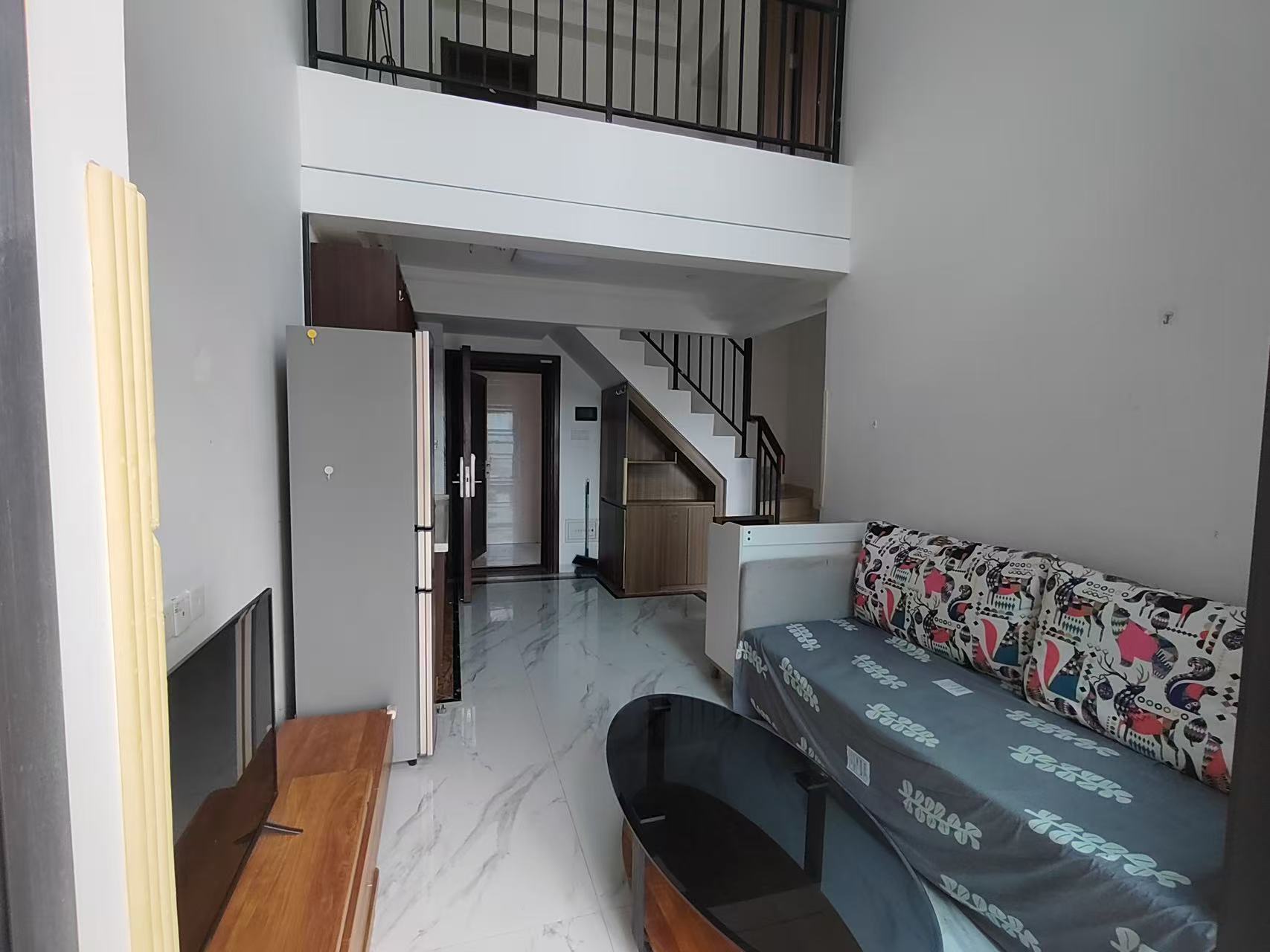 碧桂园一、二期(中央首府) 2室2厅2卫 2400.0元/月 碧桂园一、二期(中央首府) 2室2厅2卫 2400.0元/月室内图