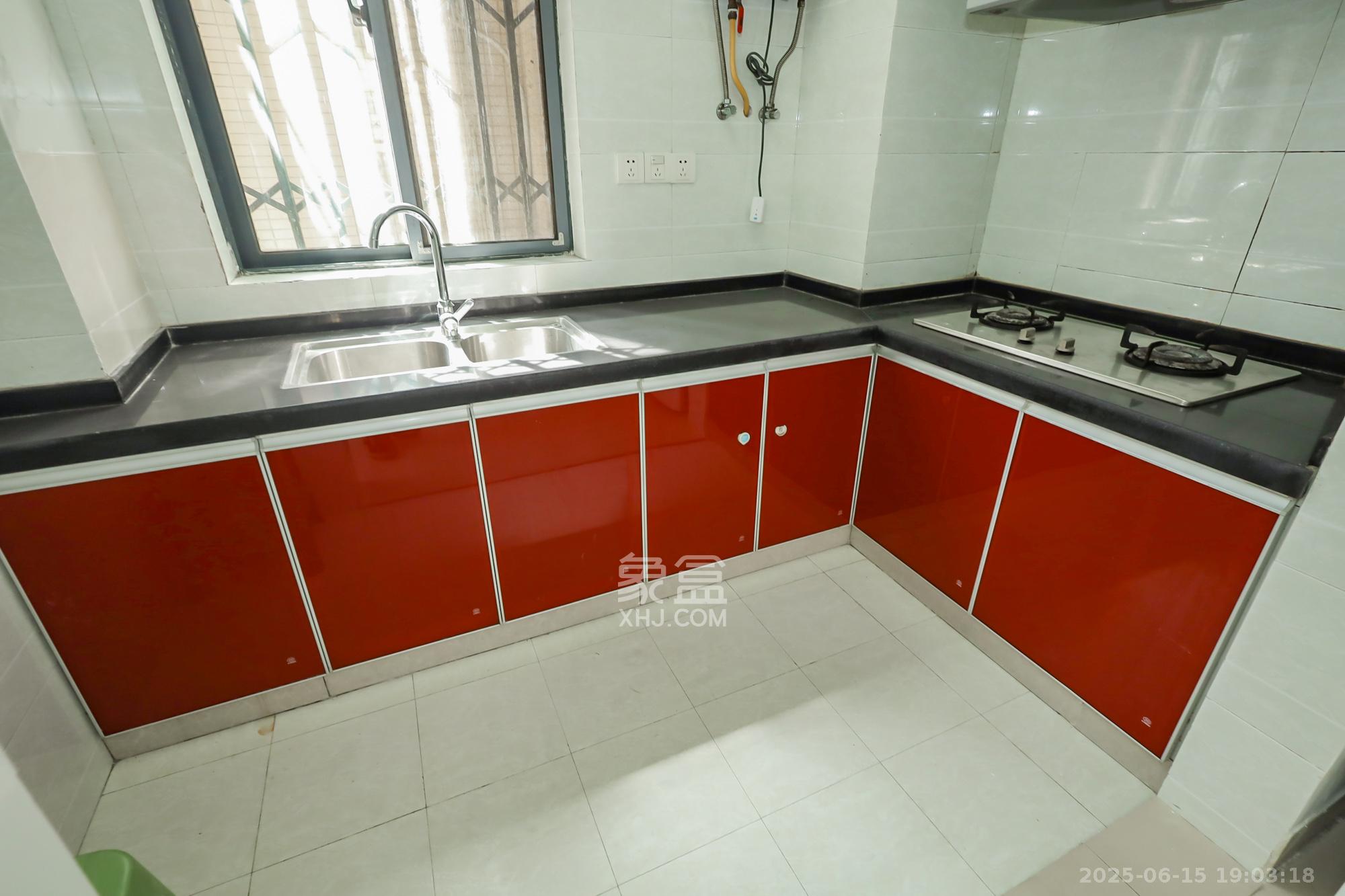 钰龙天下一期  3室2厅1卫    240.0万 钰龙天下一期  3室2厅1卫    240.0万厨房