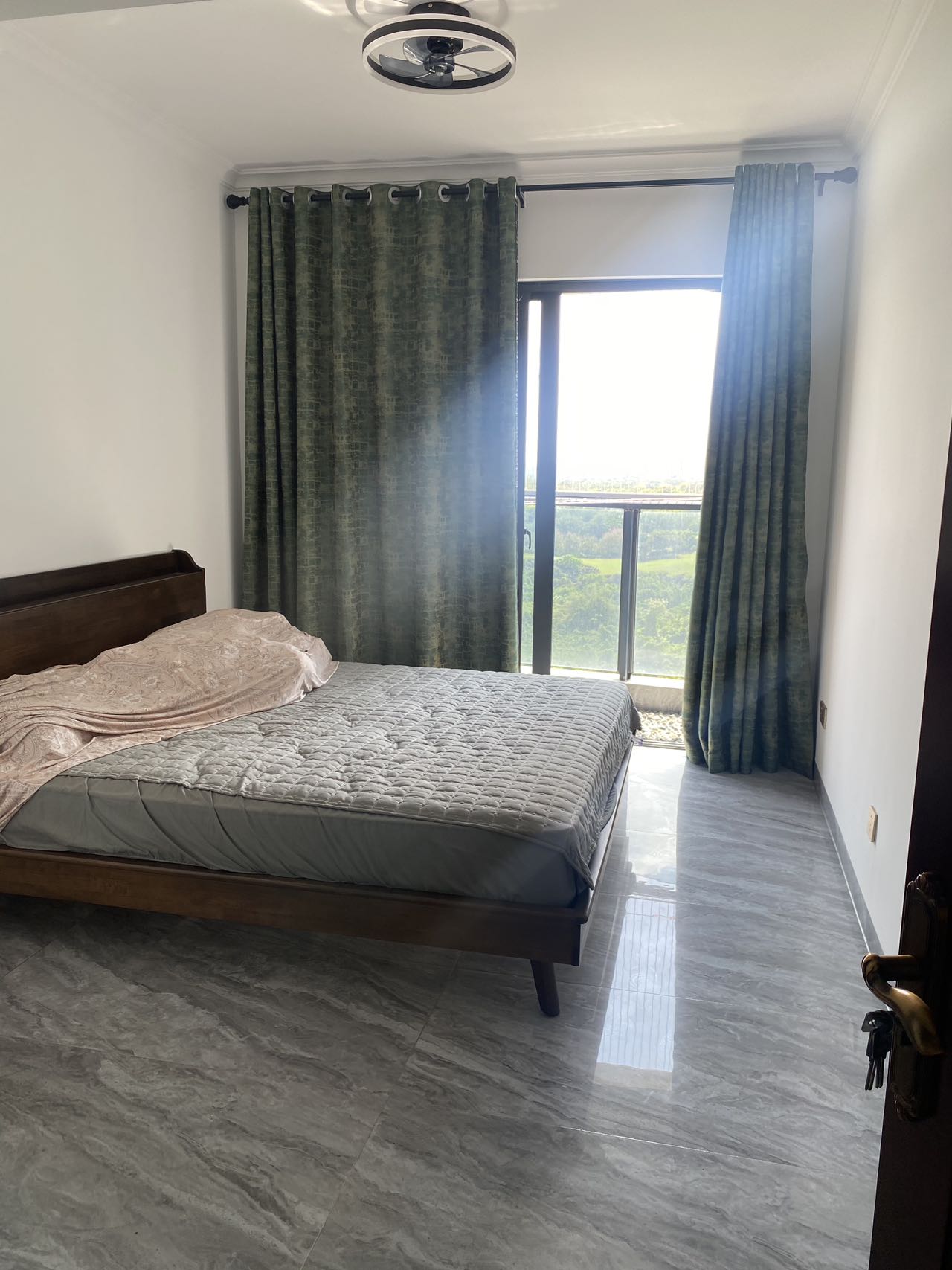 观澜湖九里 3室2厅1卫 168.0万 观澜湖九里 3室2厅1卫 168.0万客厅