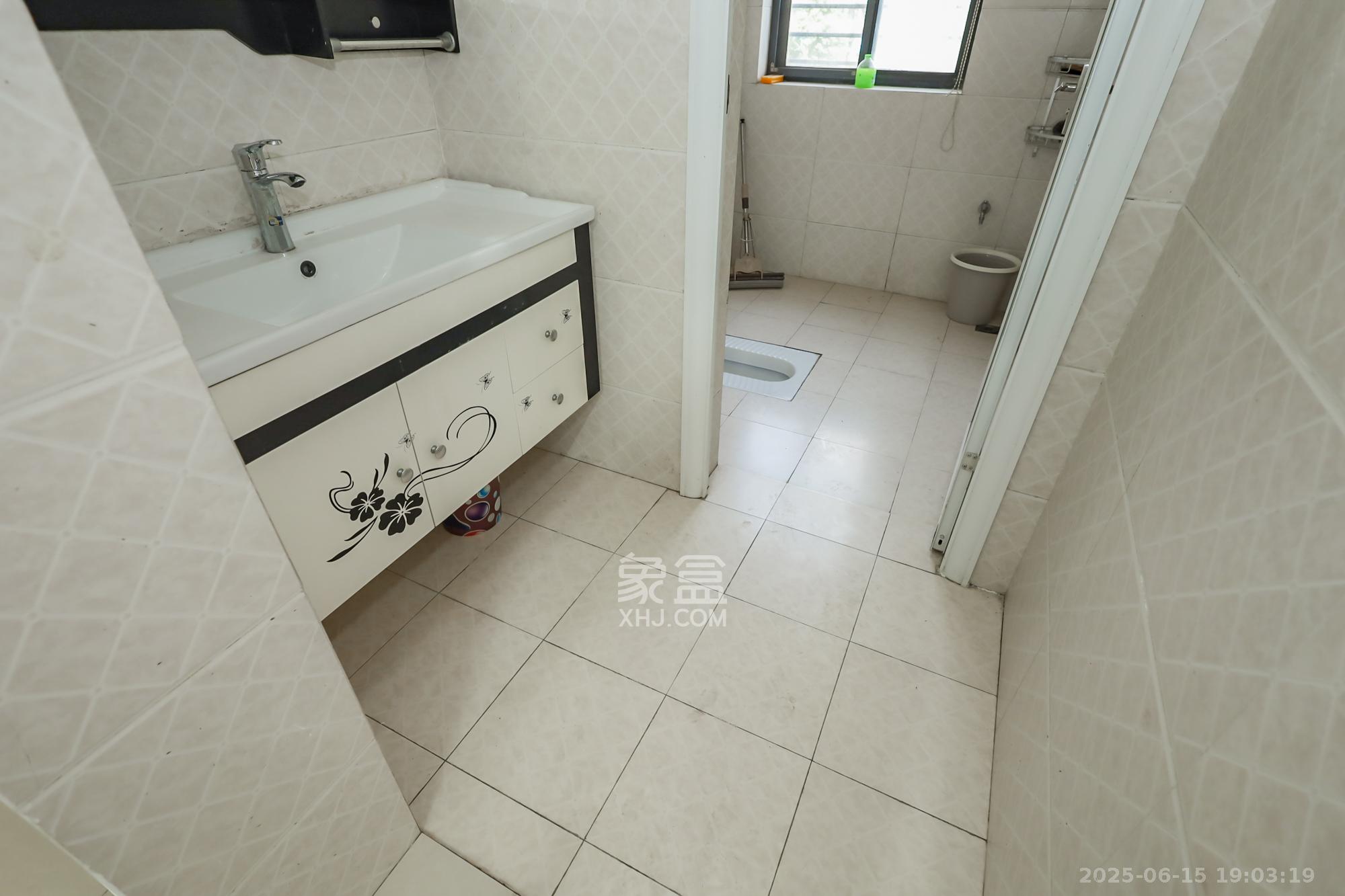 钰龙天下一期  3室2厅1卫    240.0万 钰龙天下一期  3室2厅1卫    240.0万卫生间