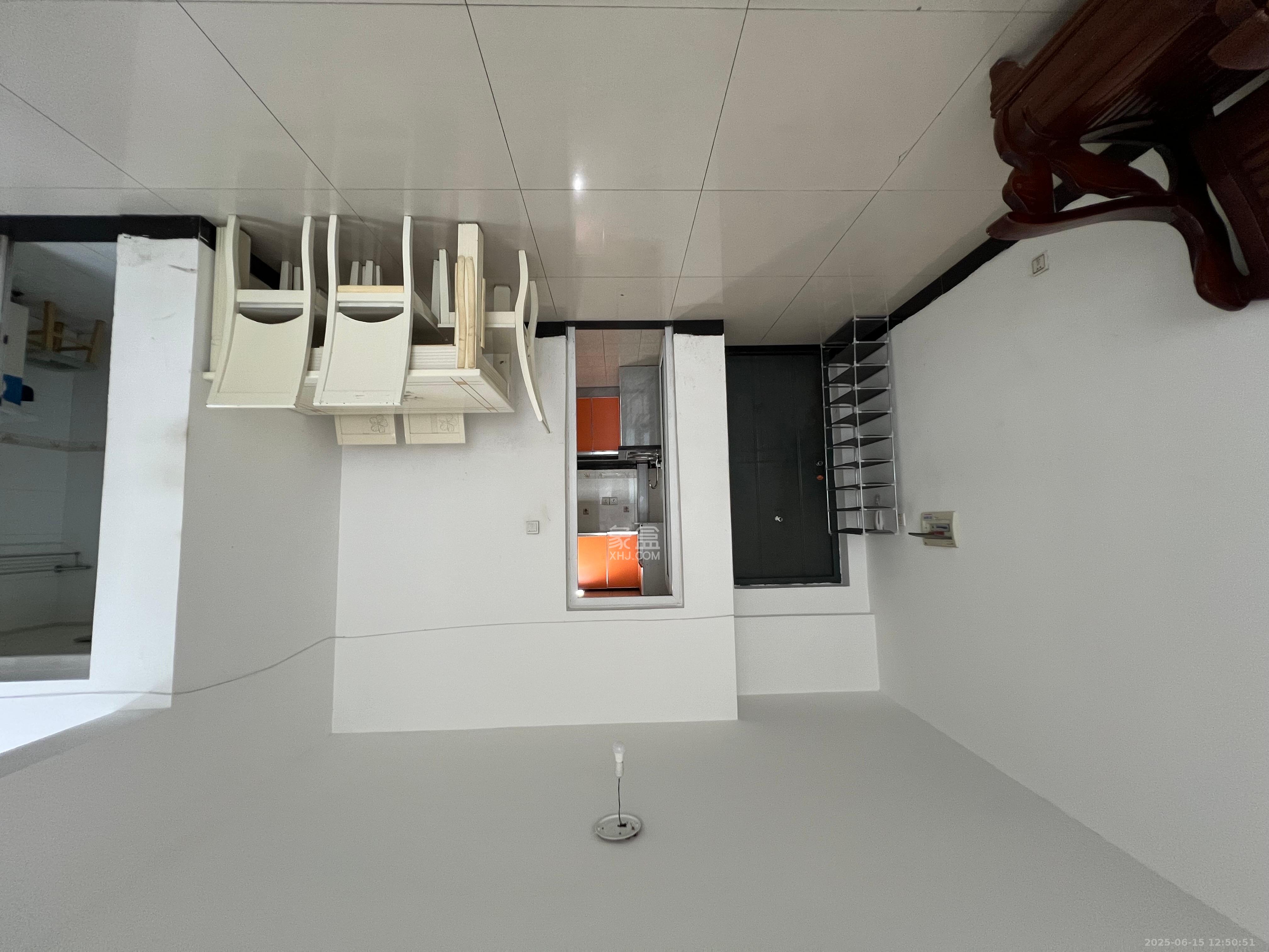 广泰家园  3室2厅2卫    1600.0元/月 广泰家园  3室2厅2卫    1600.0元/月室内图1