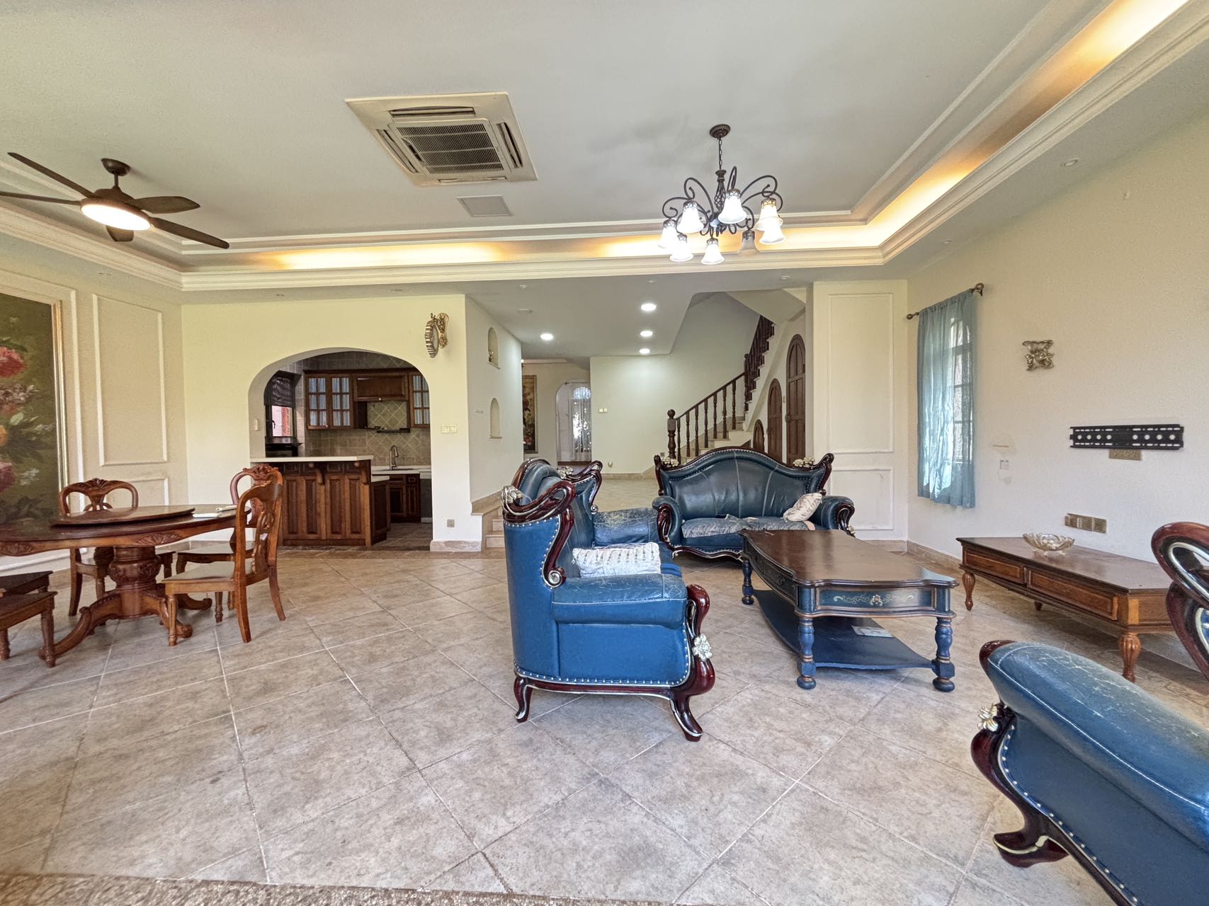 富力盈溪谷  4室2厅1卫    9200.0元/月 富力盈溪谷  4室2厅1卫    9200.0元/月