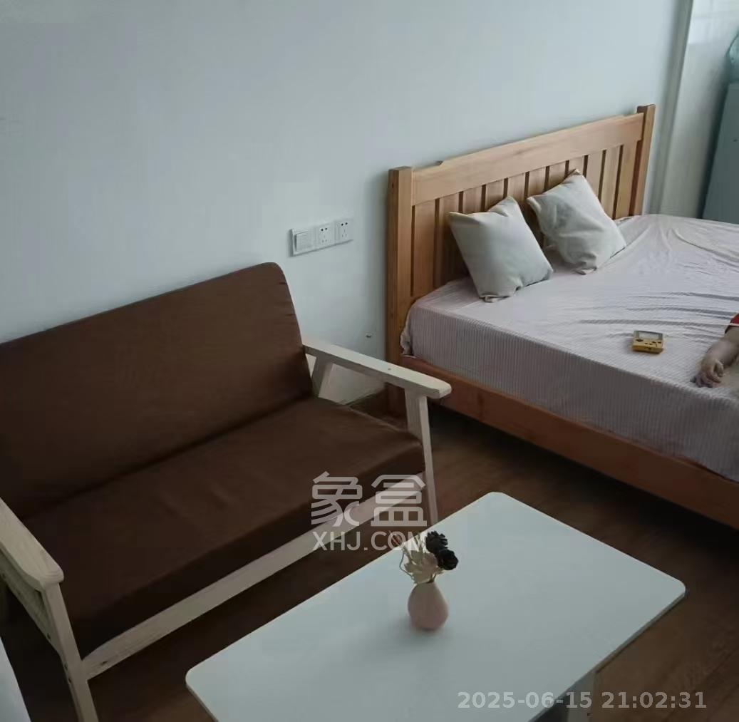 华侨假日中心(晟华苑) 1室1厅1卫 1600.0元/月 华侨假日中心(晟华苑) 1室1厅1卫 1600.0元/月室内图