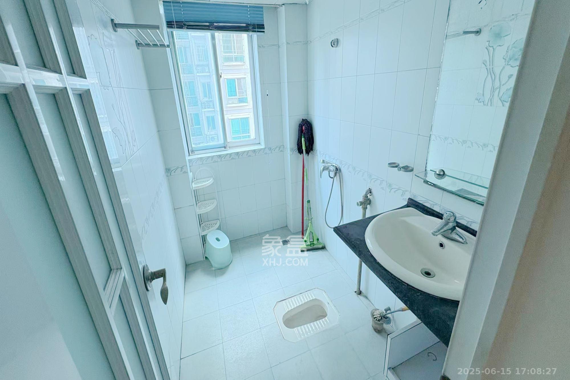 颐美园  3室2厅2卫    100.0万卫生间