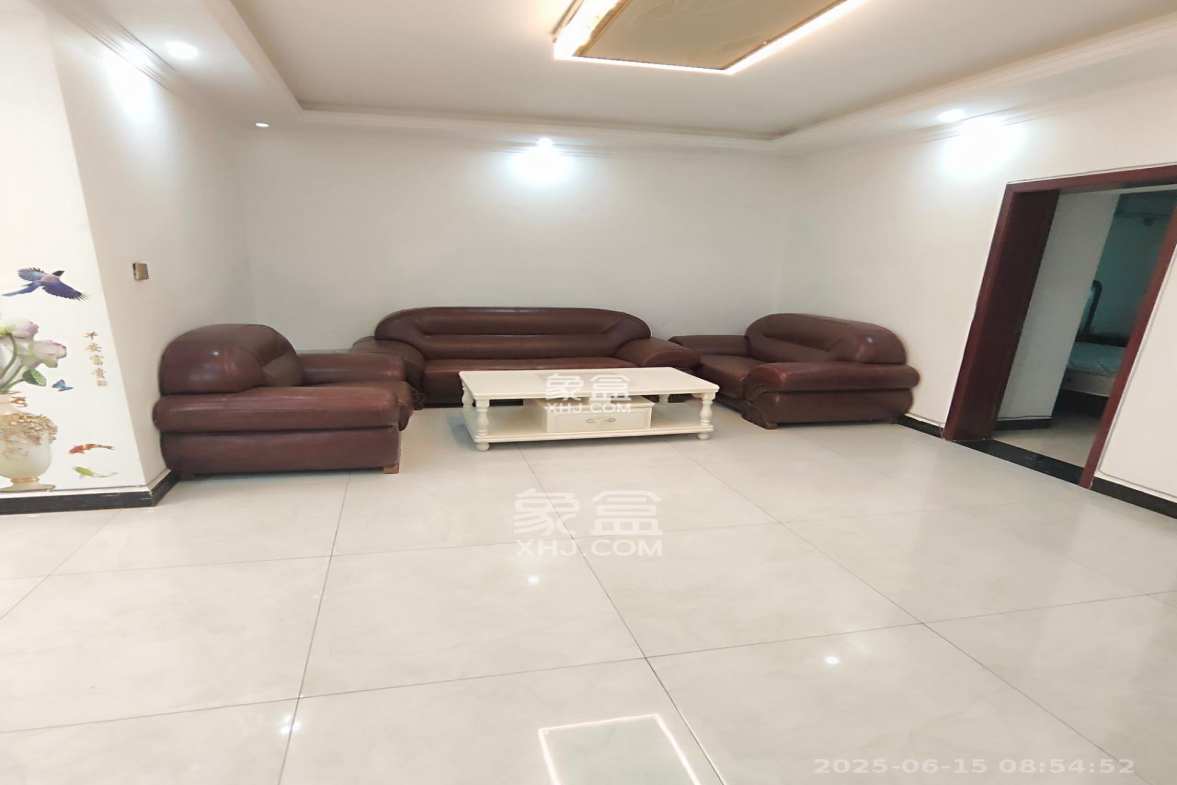 中南汽车世界 3室2厅1卫 1600.00元/月 中南汽车世界 3室2厅1卫 1600.00元/月室内图