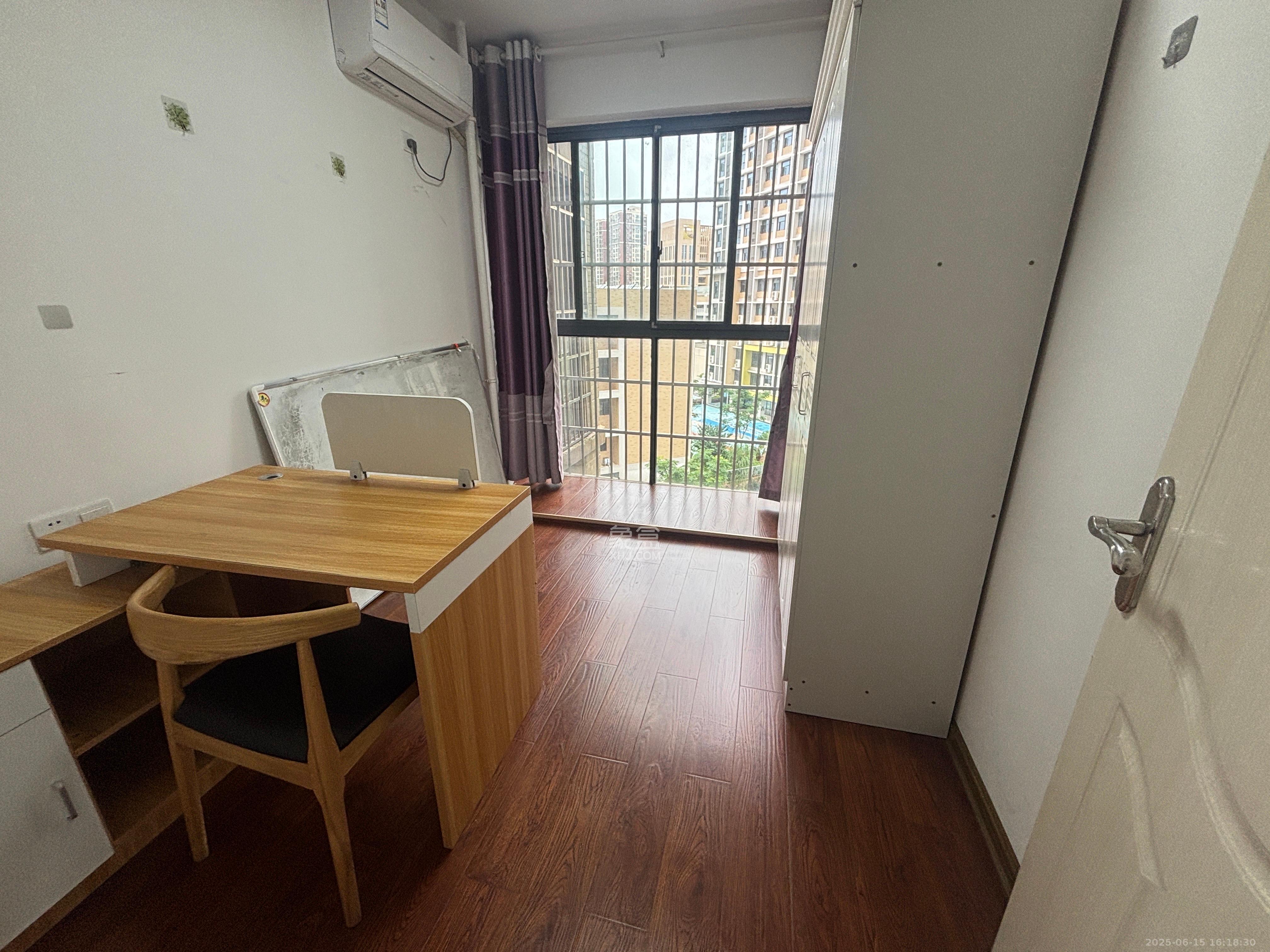 光明城市(星辰青年城) 4室2厅1卫 2400.0元/月 光明城市(星辰青年城) 4室2厅1卫 2400.0元/月室内图