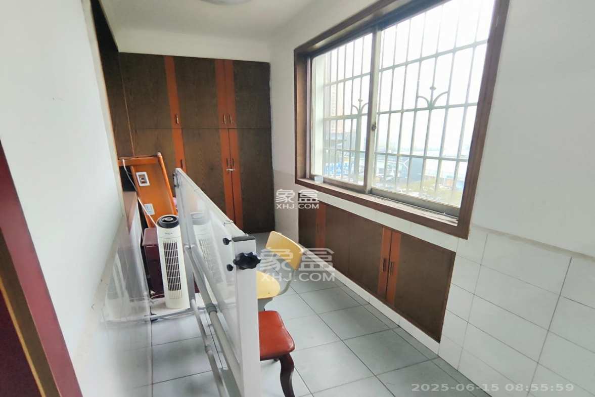 中南汽车世界 3室2厅1卫 1600.00元/月 中南汽车世界 3室2厅1卫 1600.00元/月室内图