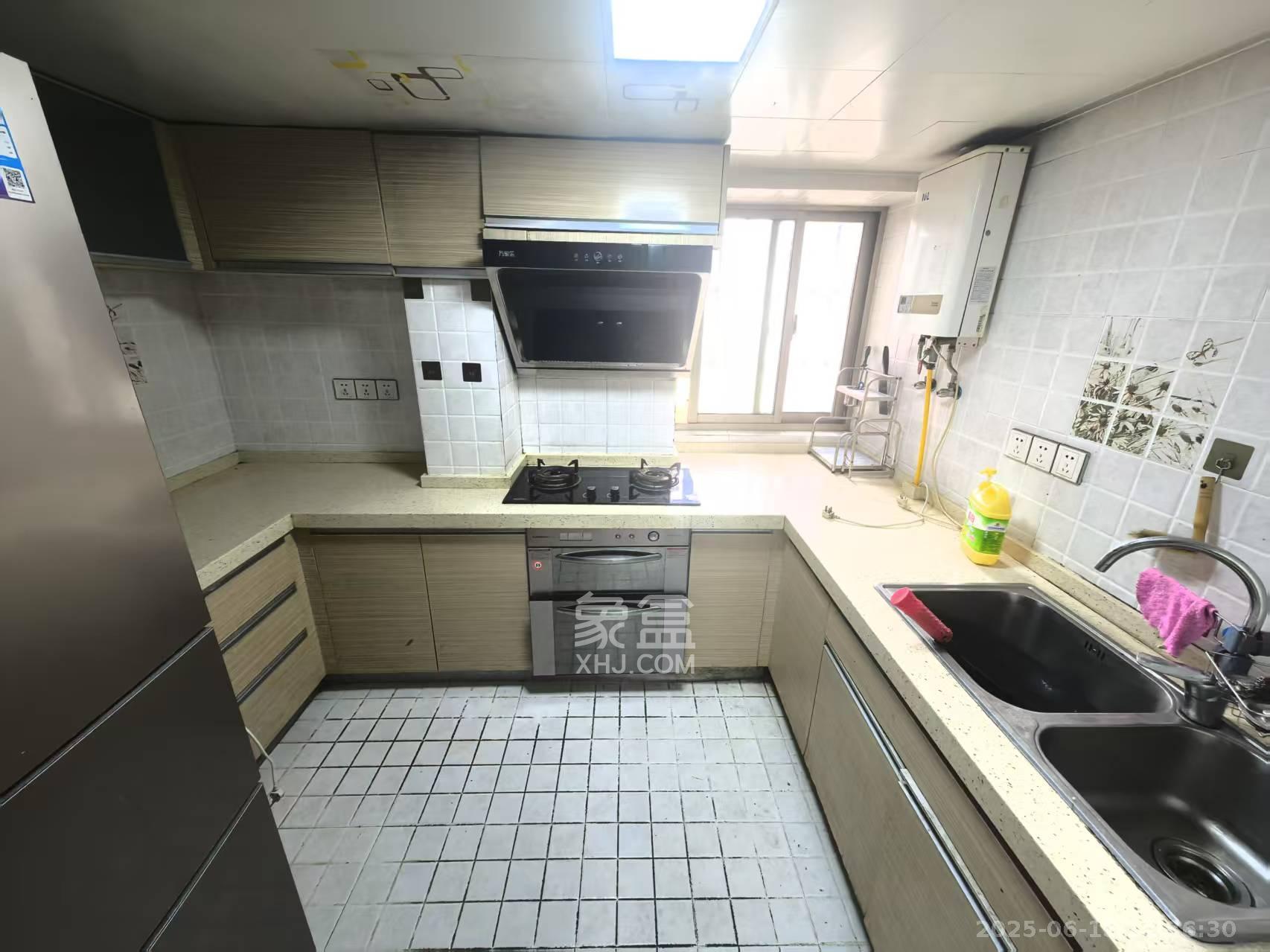 南国嘉苑  4室2厅2卫    3350.0元/月室内图