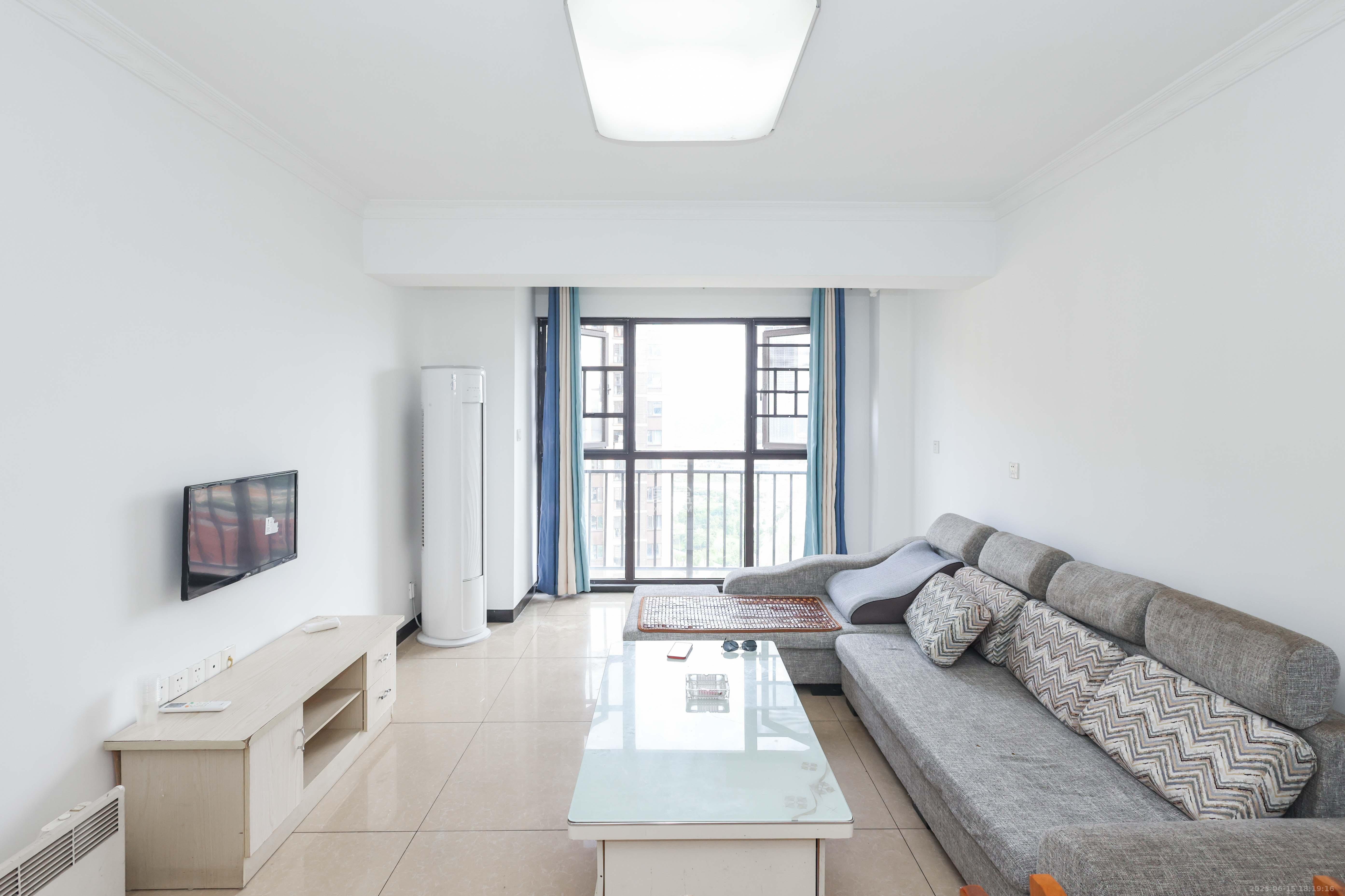 梅溪鑫苑名家 2室2厅1卫 67.0万 梅溪鑫苑名家 2室2厅1卫 67.0万客厅