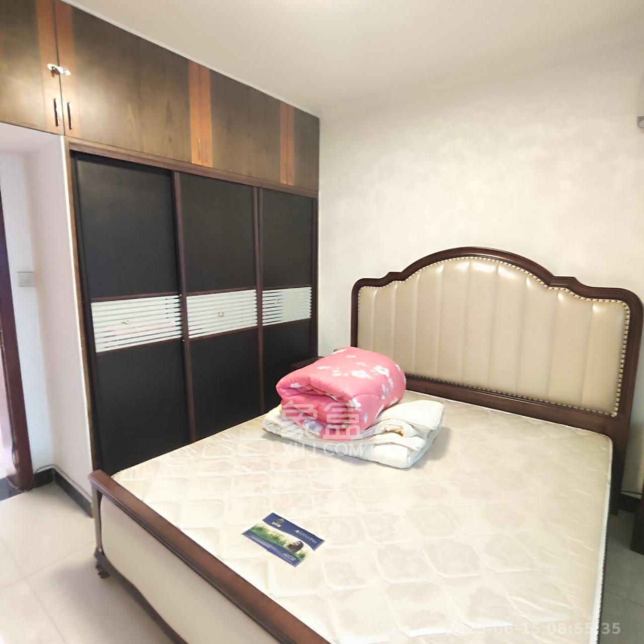 中南汽车世界  3室2厅1卫   1600.00元/月室内图