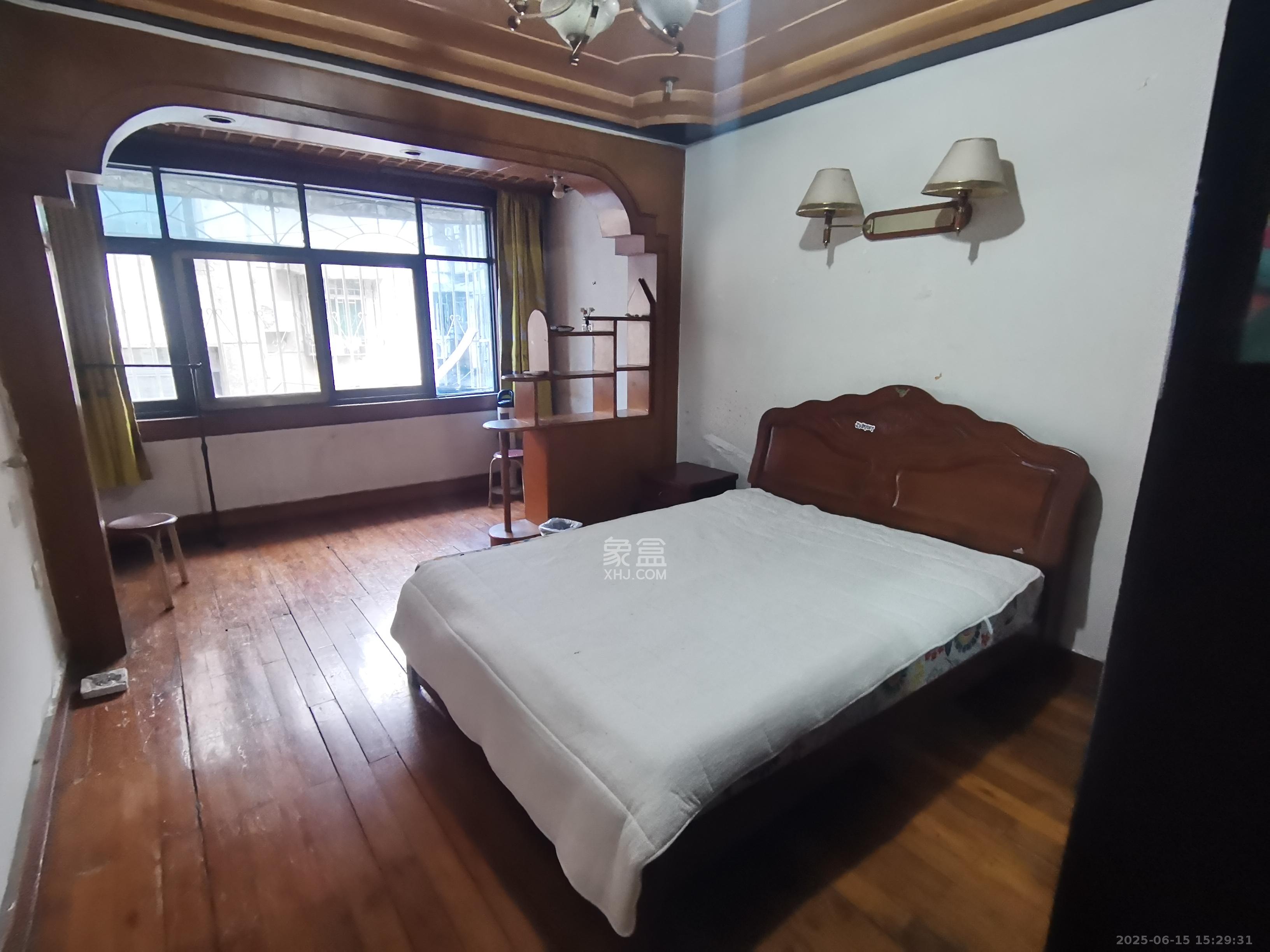 华达家园 3室2厅1卫 1400.0元/月 华达家园 3室2厅1卫 1400.0元/月室内图