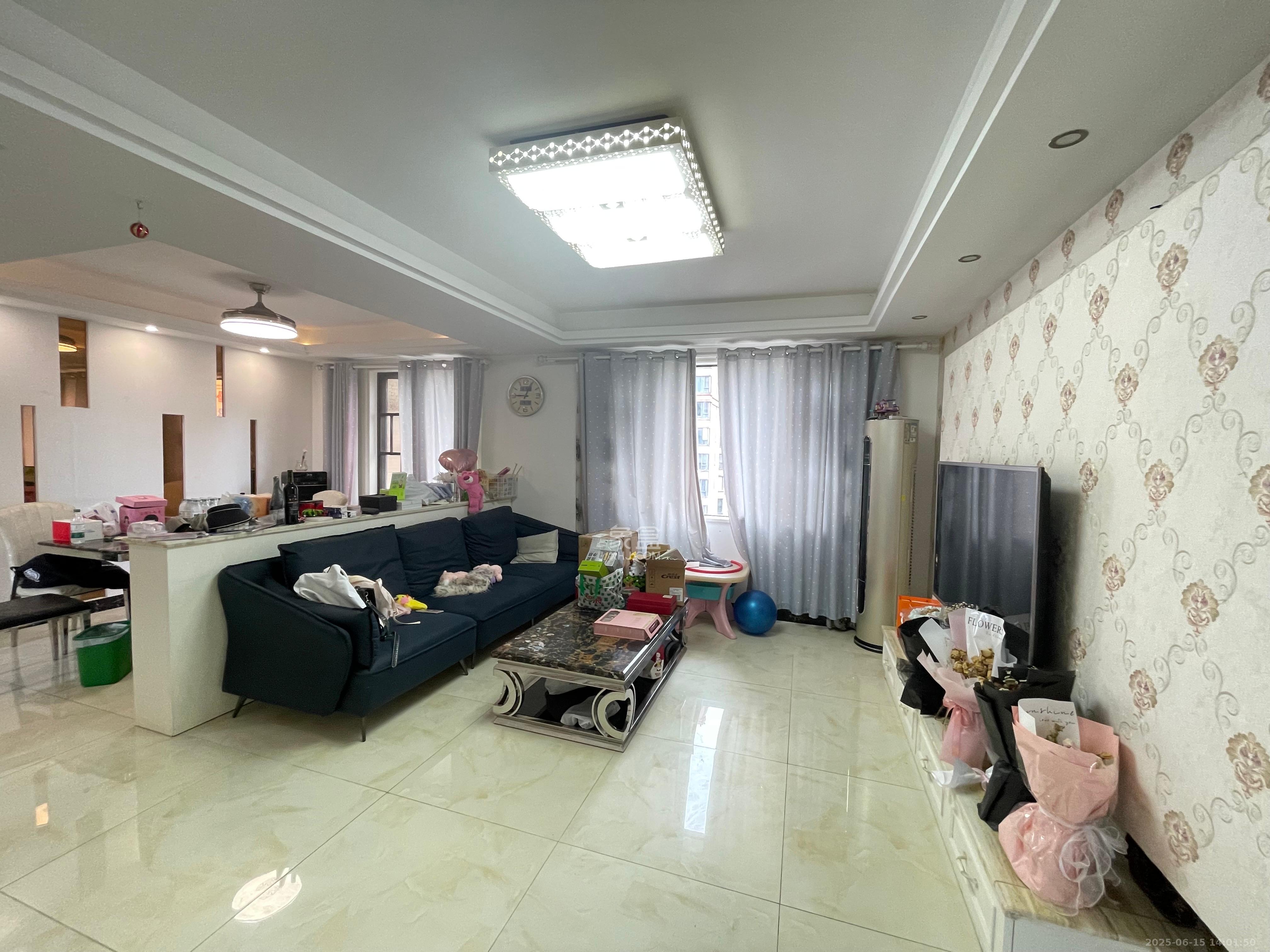 中一九骏（枫桥苑）  4室2厅2卫   3800.00元/月室内图1
