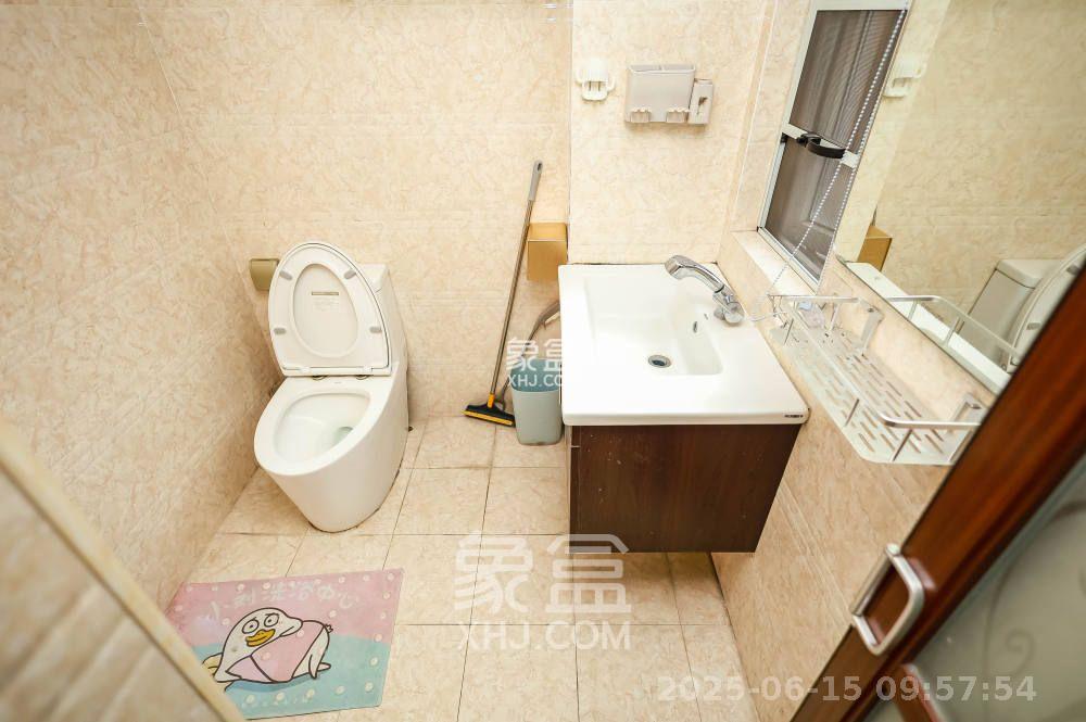 天麓尚层  3室2厅2卫    3200.0元/月室内图