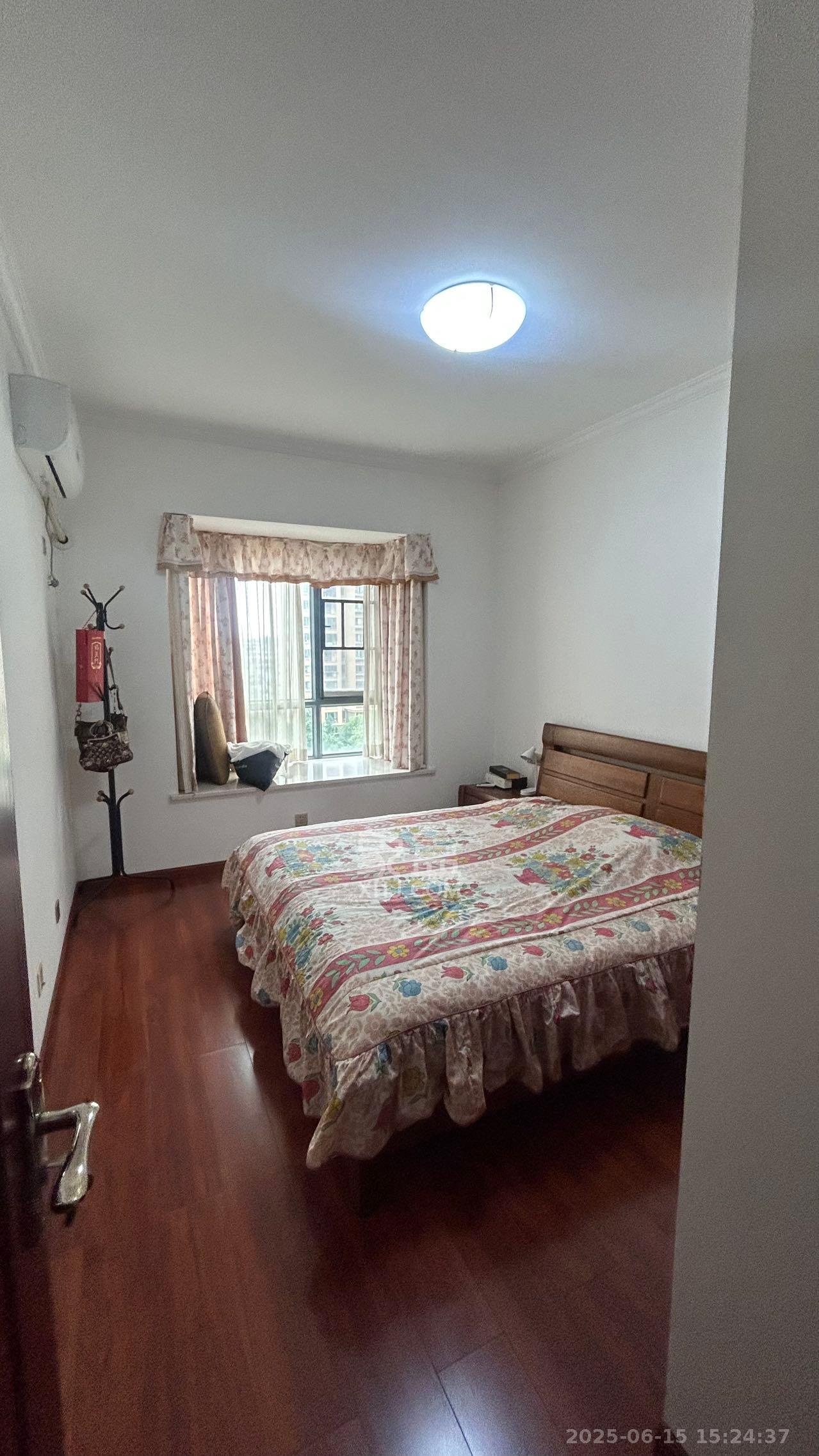 和美星城 3室2厅1卫 2300.0元/月 和美星城 3室2厅1卫 2300.0元/月室内图