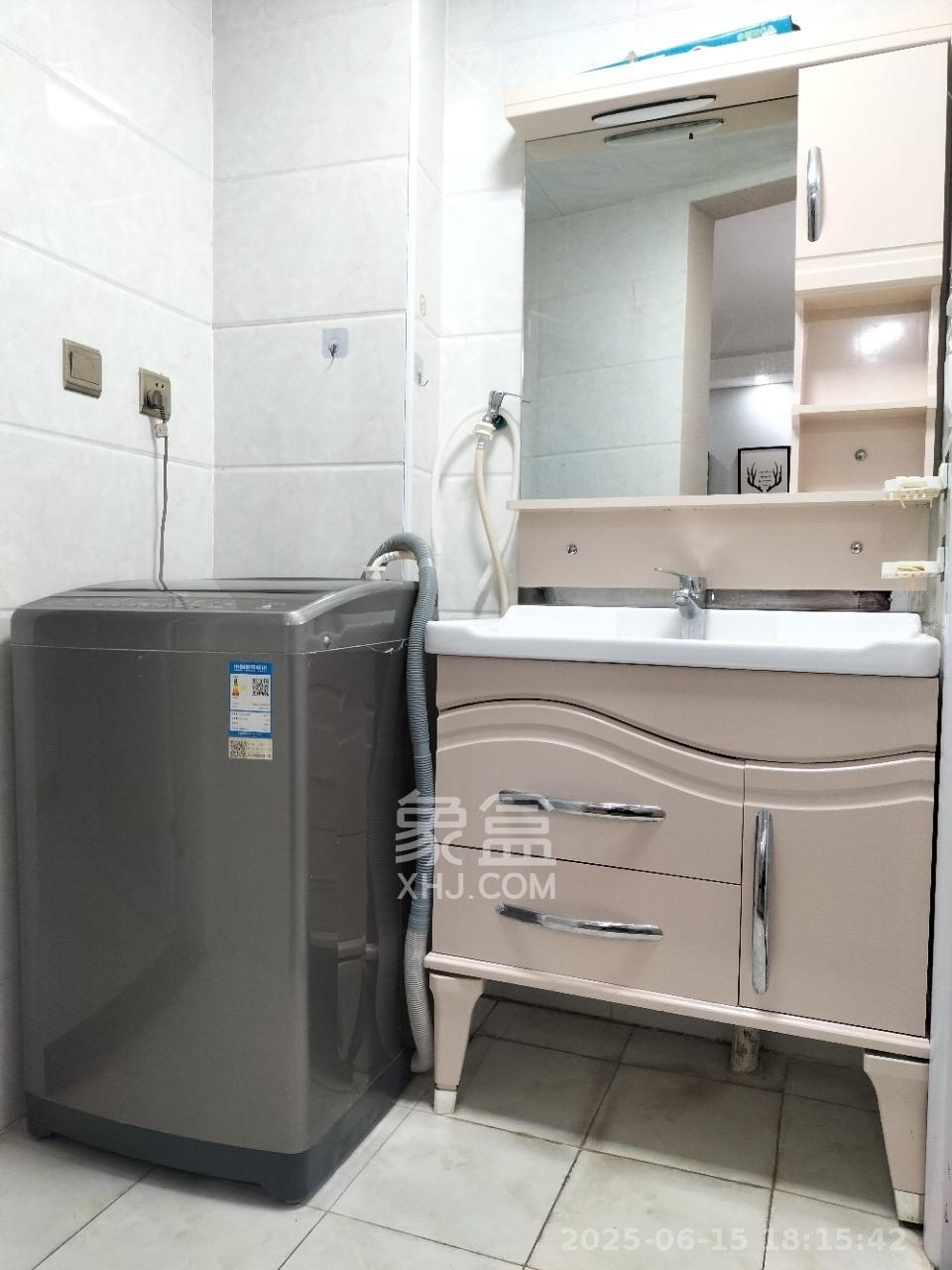 麓山枫情  2室2厅1卫   2200.00元/月室内图