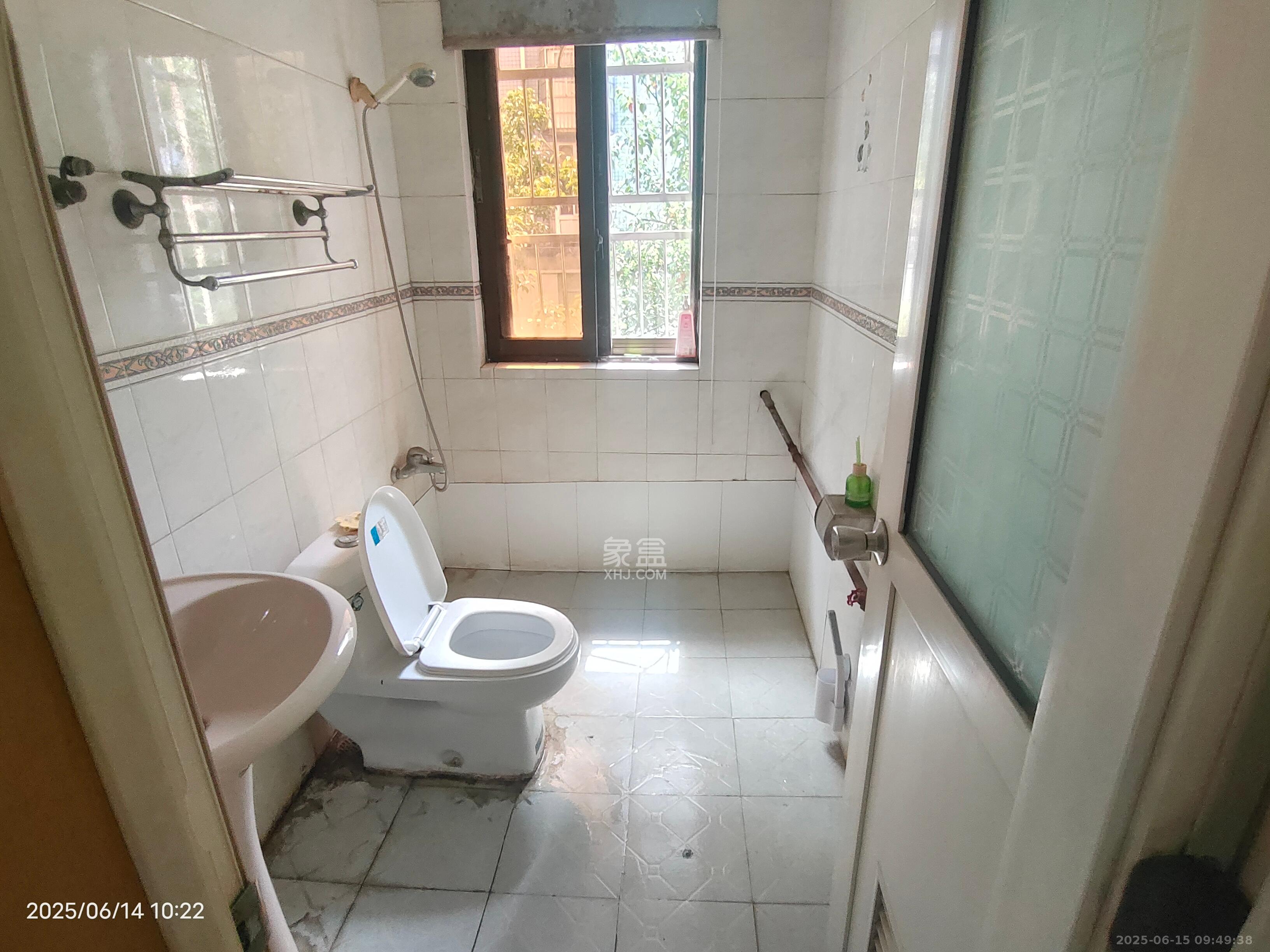 鸿基花园  4室1厅1卫    2200.0元/月室内图