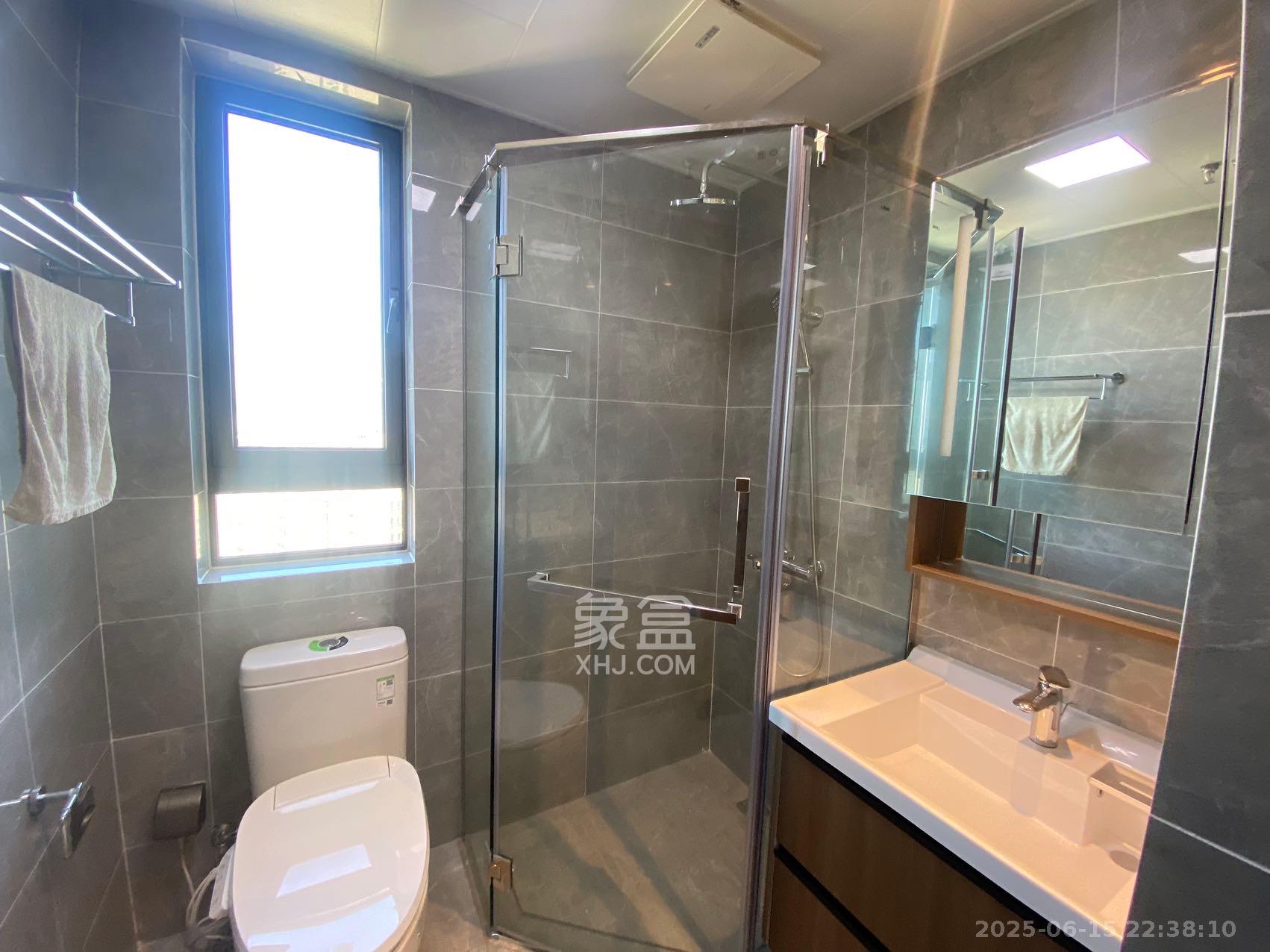 卓越中寰 3室2厅2卫 3800.0元/月 卓越中寰 3室2厅2卫 3800.0元/月室内图