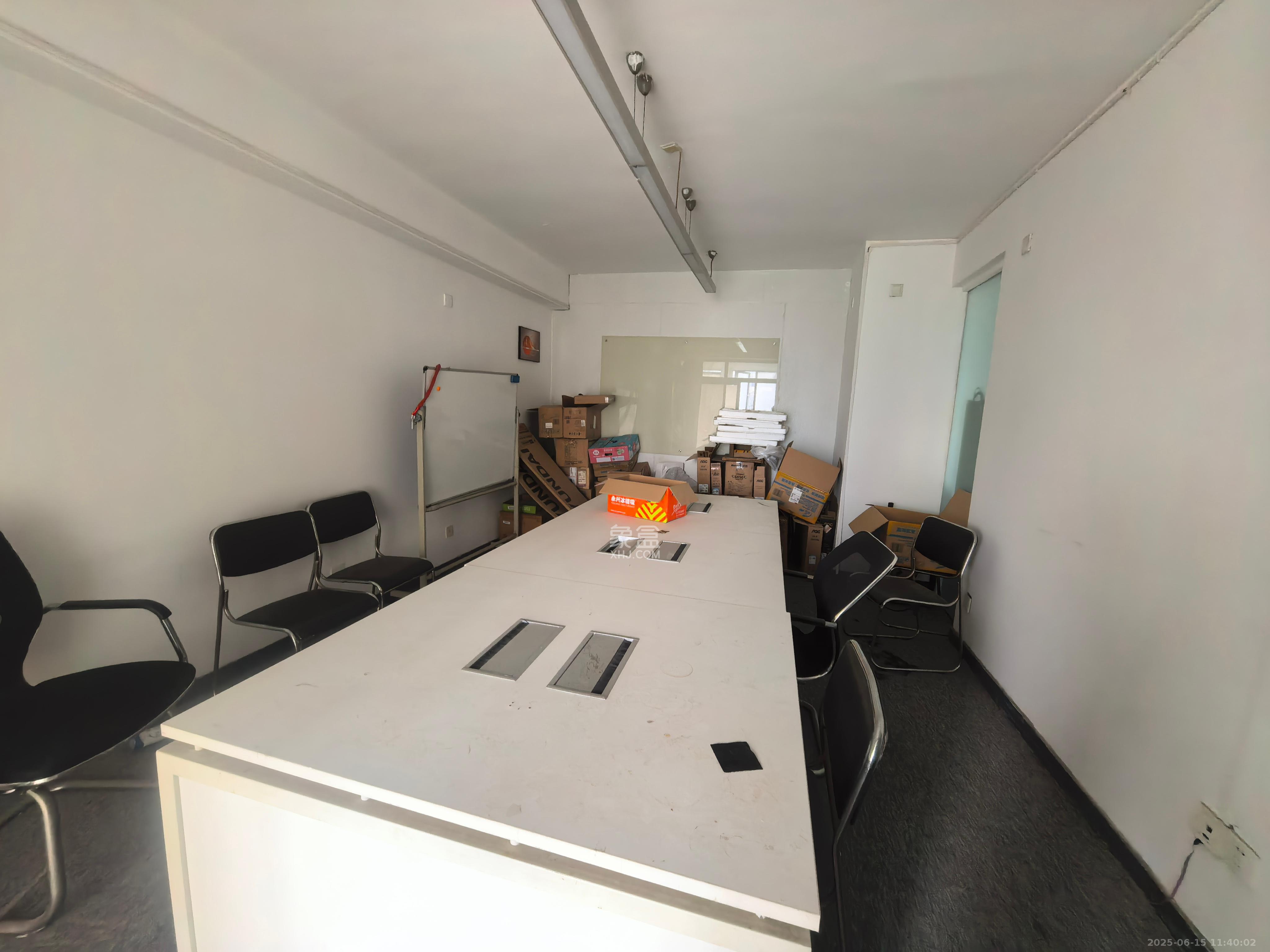 东一国际  1室2厅2卫    6500.0元/月室内图