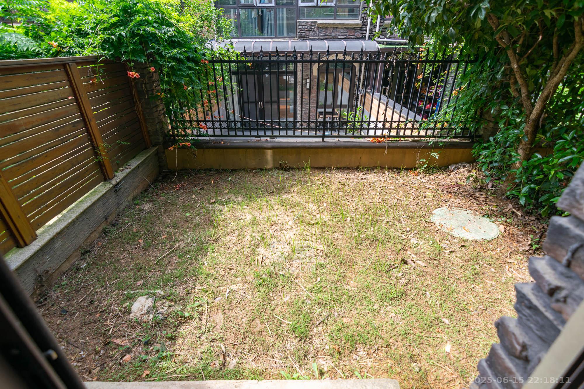 金地三千府（金地湖山樾、金地自在城）  5室2厅3卫    199.0万其他