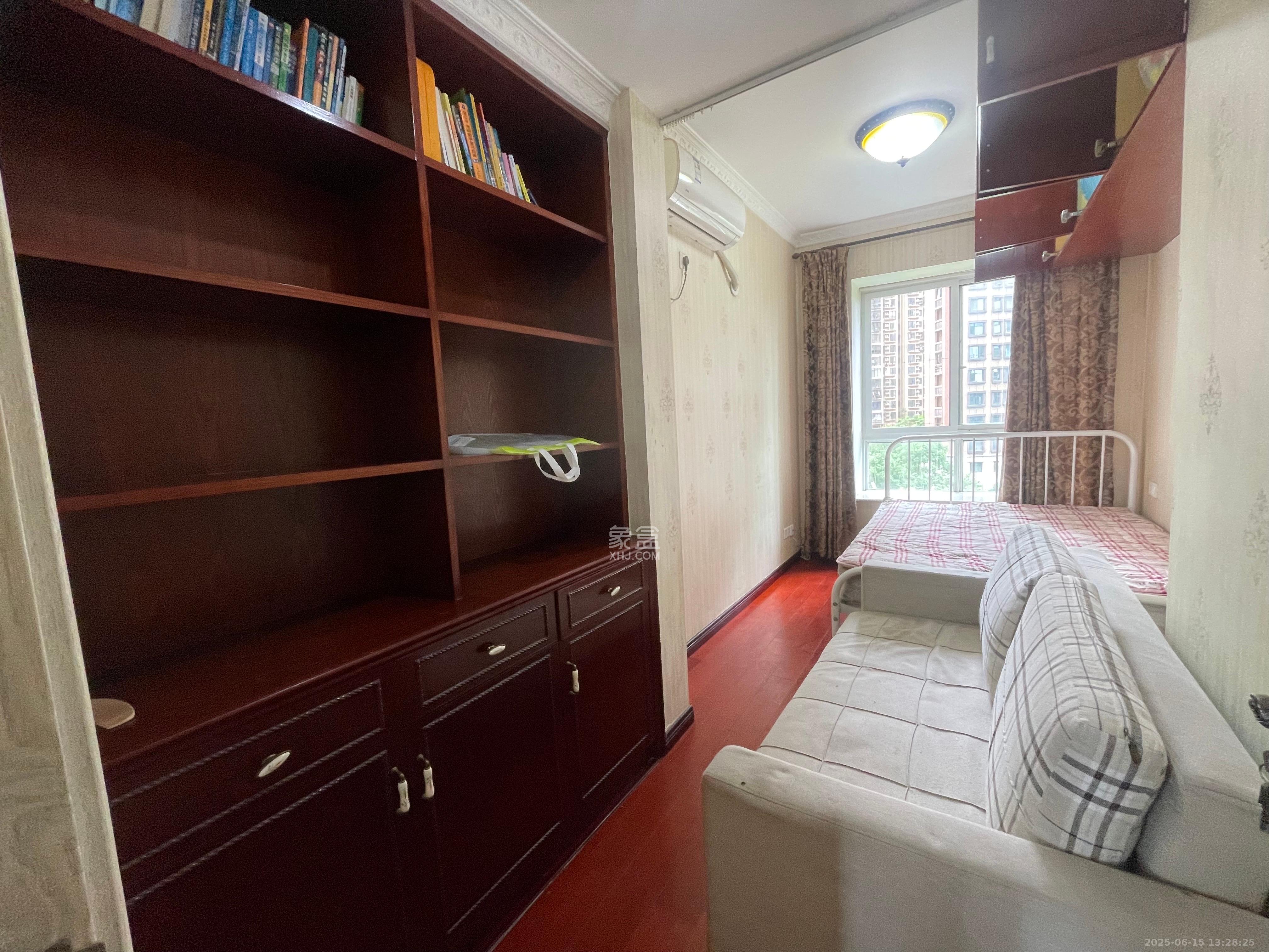 爱琴海岸 3室2厅2卫 2300.0元/月 爱琴海岸 3室2厅2卫 2300.0元/月室内图