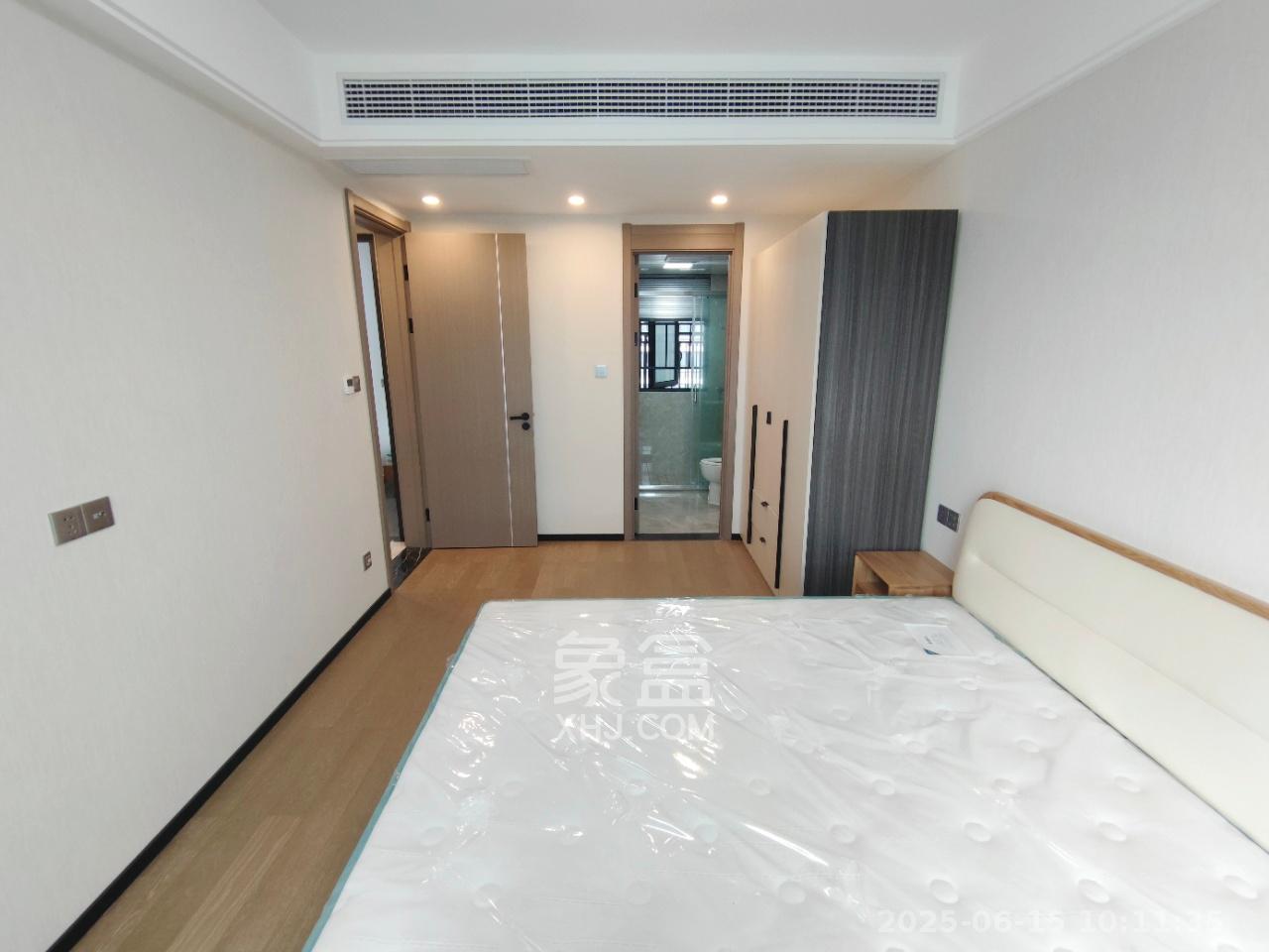 中海麓山境南区  3室2厅2卫   3200.00元/月室内图