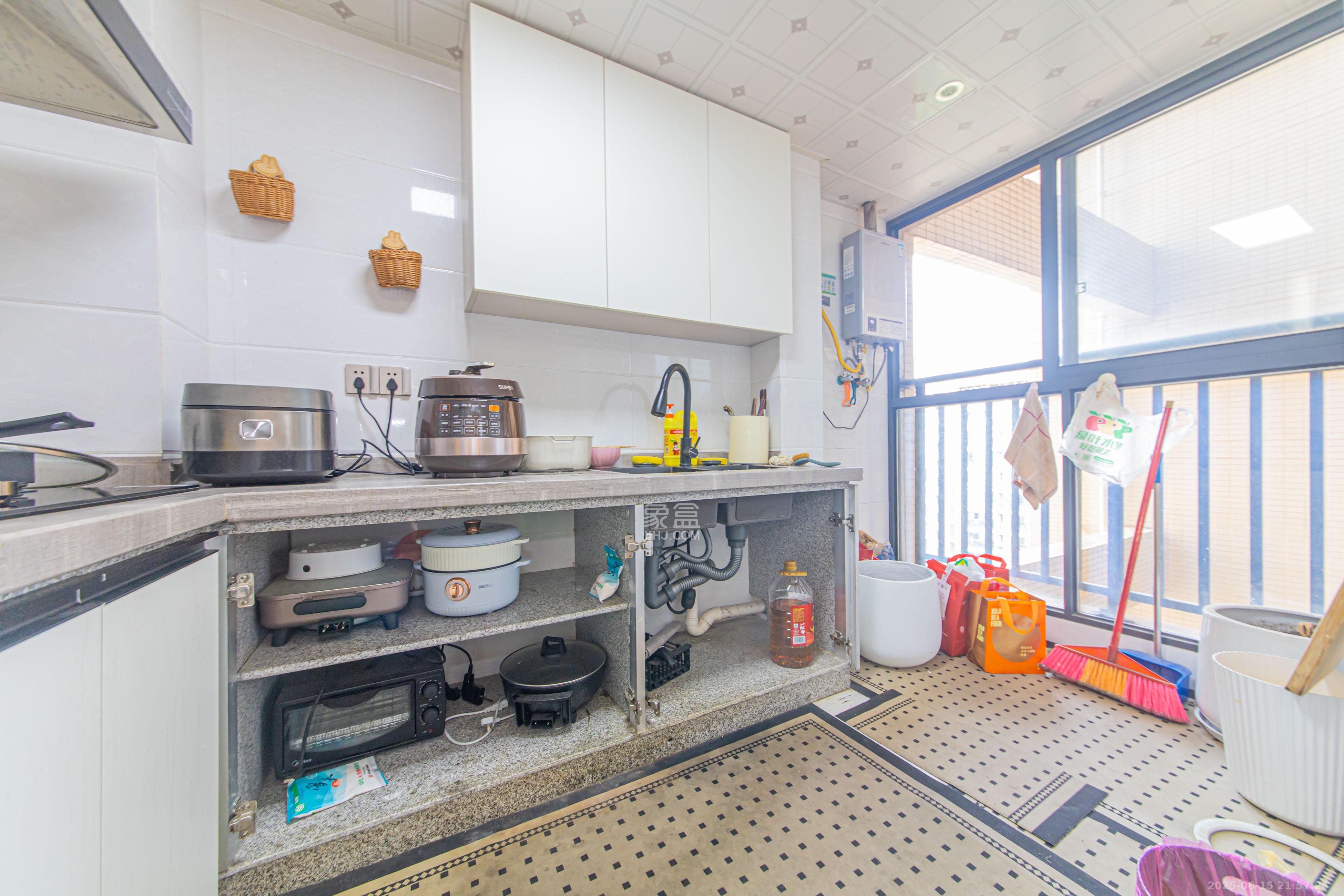 中建芙蓉嘉苑 3室2厅2卫 115.0万 中建芙蓉嘉苑 3室2厅2卫 115.0万厨房