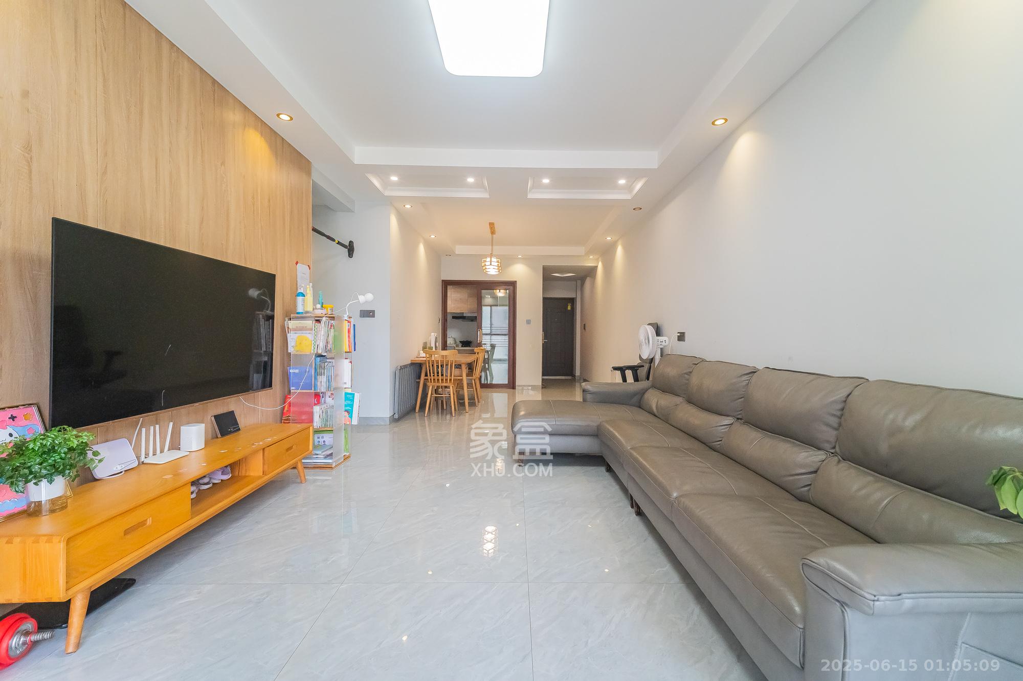 恒基凯旋门三期 3室2厅2卫 109.8万 恒基凯旋门三期 3室2厅2卫 109.8万客厅