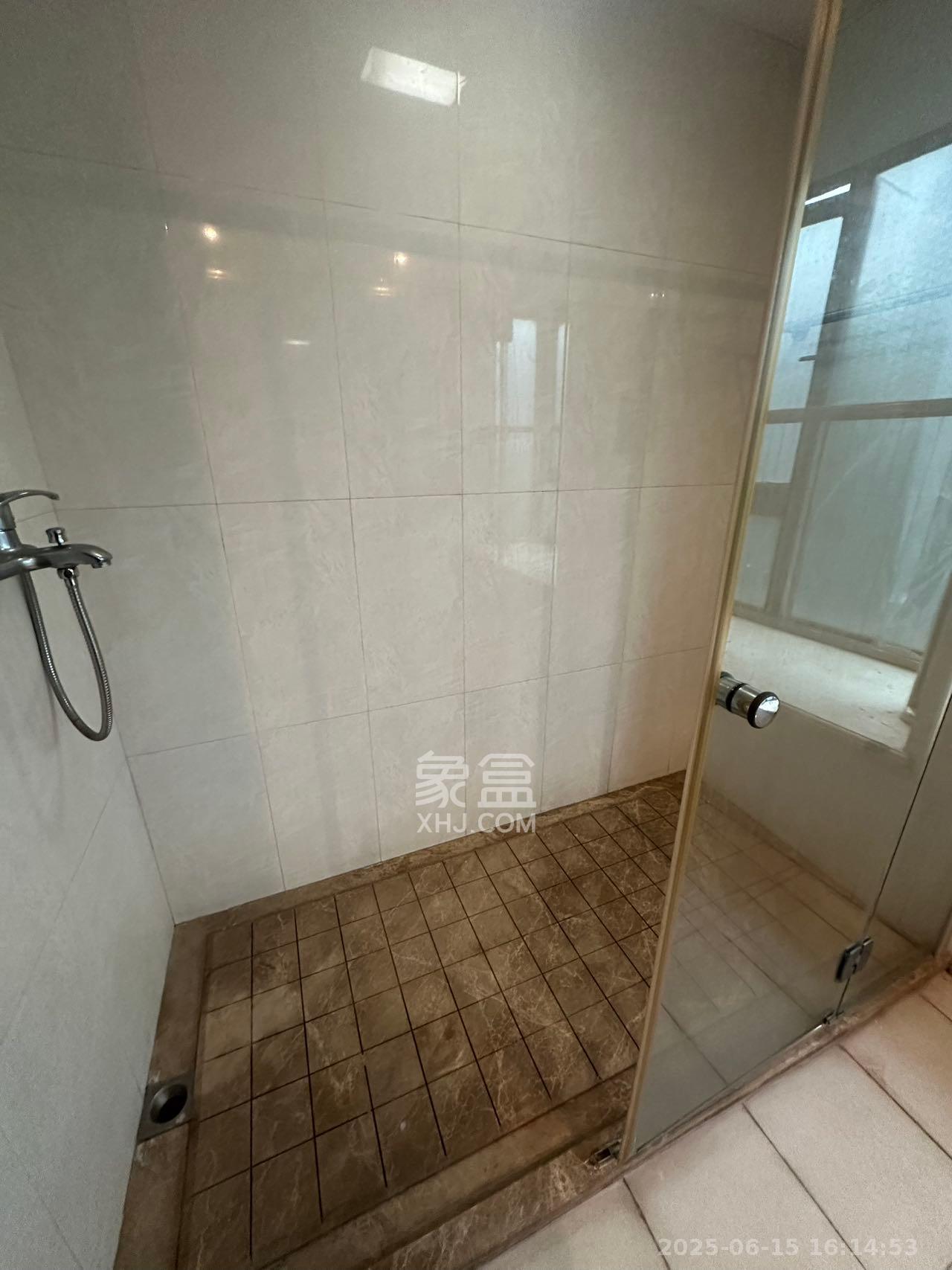 恒大城 4室2厅2卫 2500.0元/月 恒大城 4室2厅2卫 2500.0元/月室内图