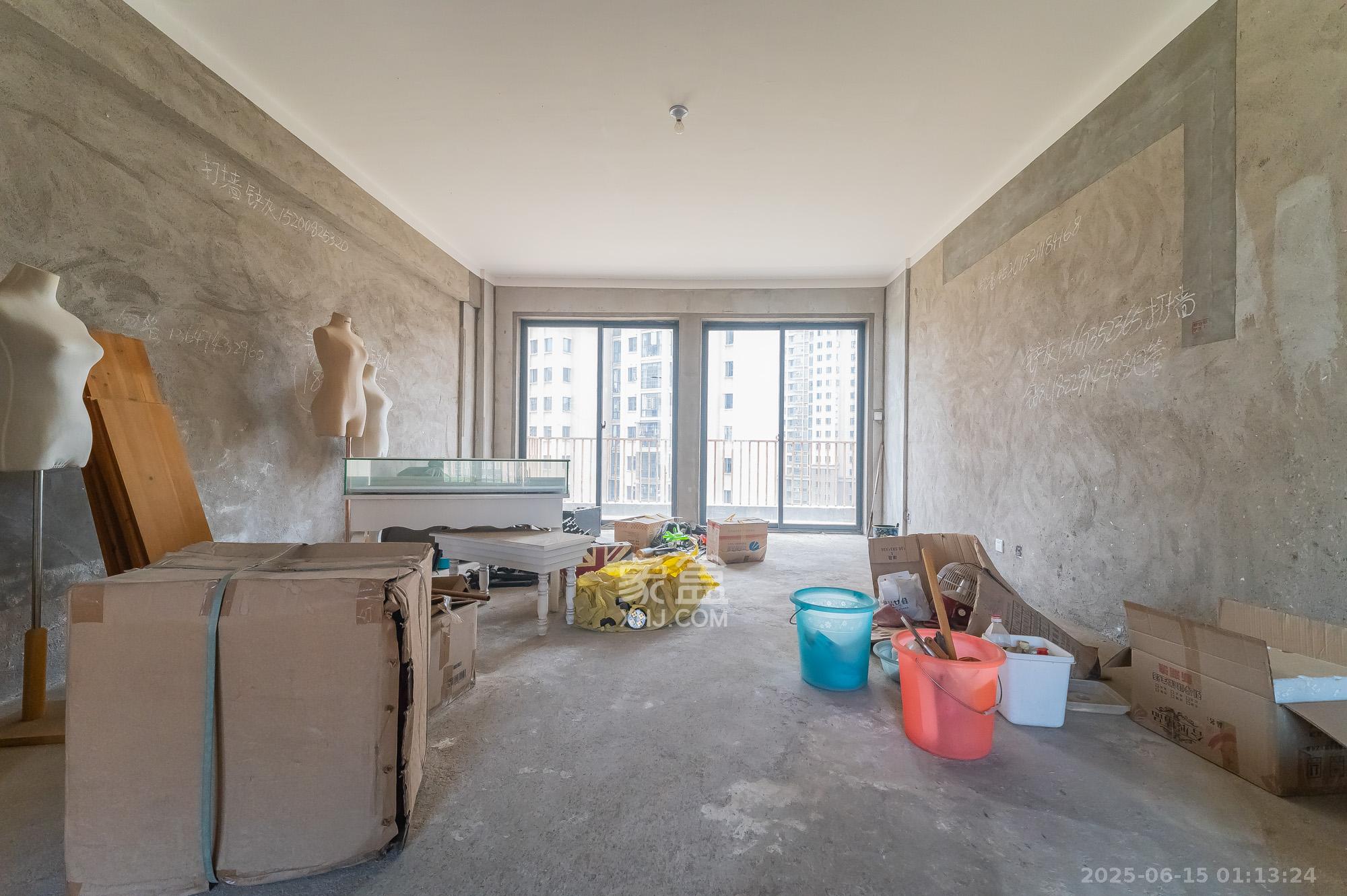 深业睿城  5室2厅2卫    210.0万 深业睿城  5室2厅2卫    210.0万客厅